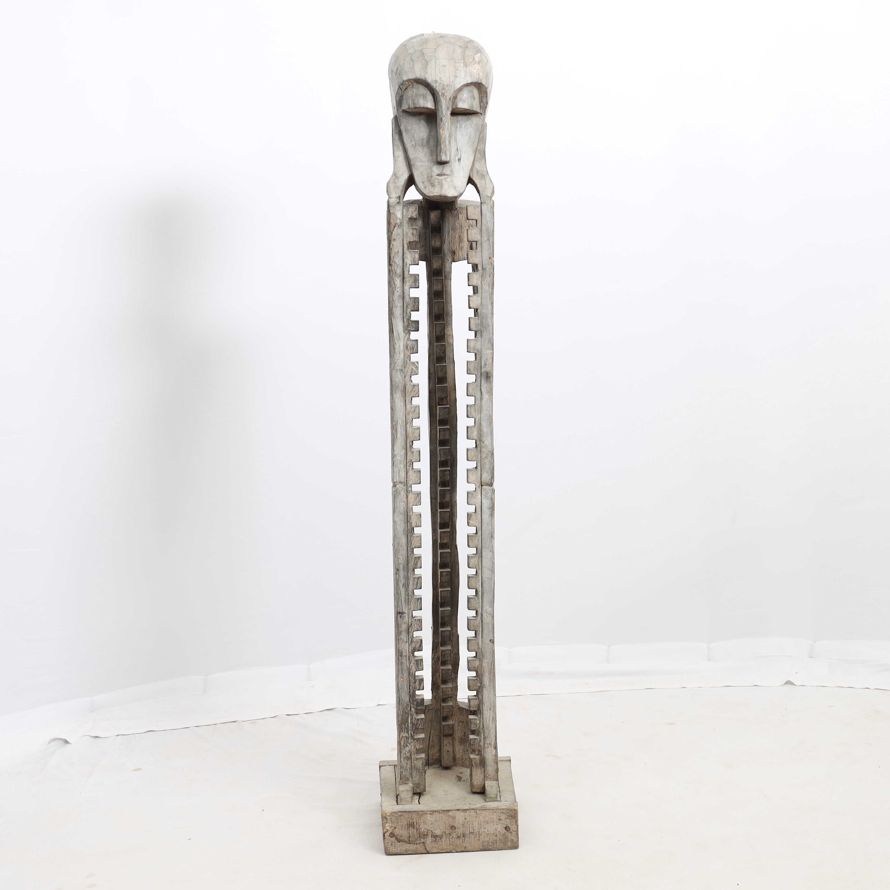 SKULPTUR, skulpterat trä, föreställande mansfigur.