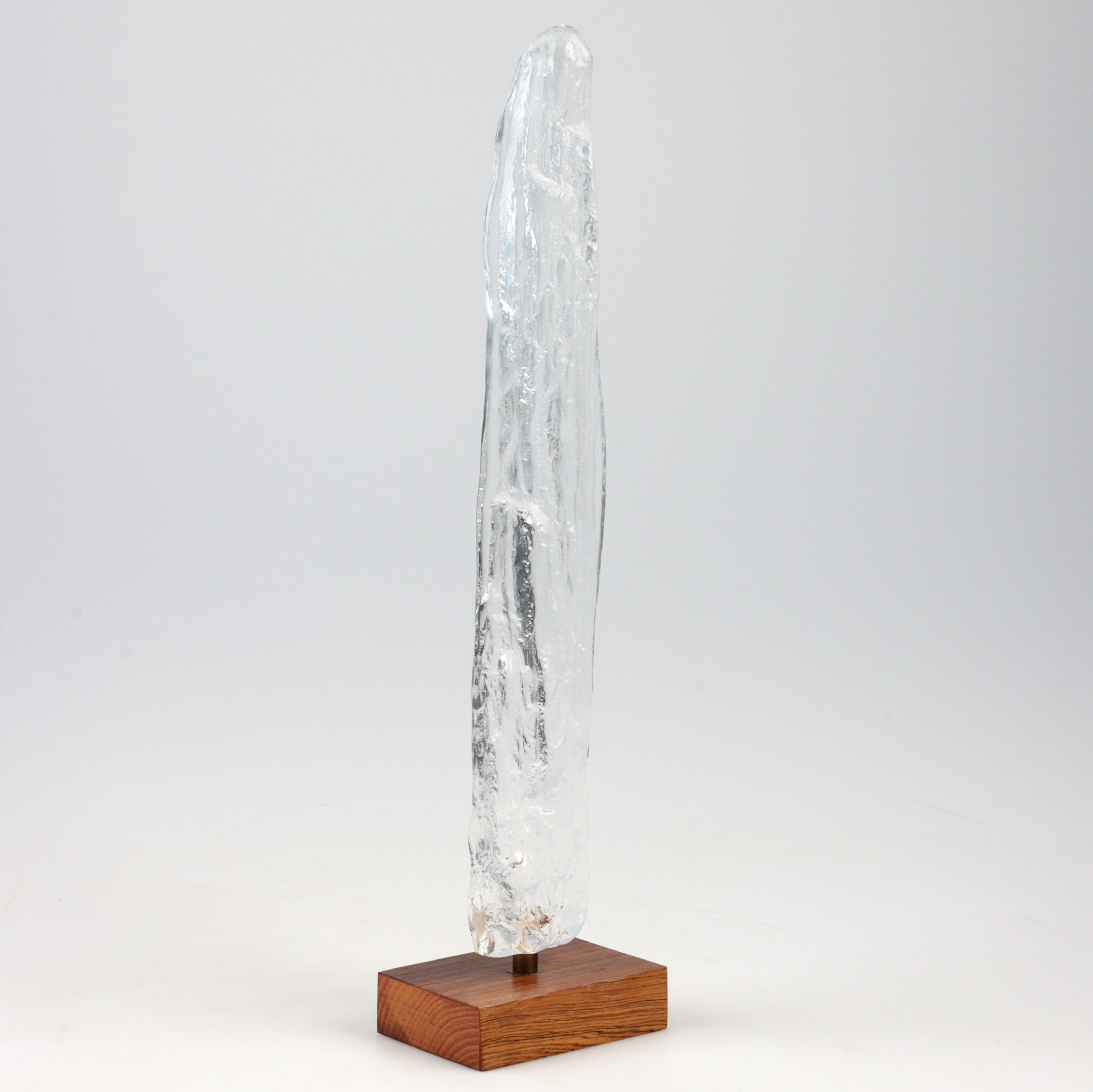 BENGT EDENFALK. Skulptur, glas på träsockel, Skruf.