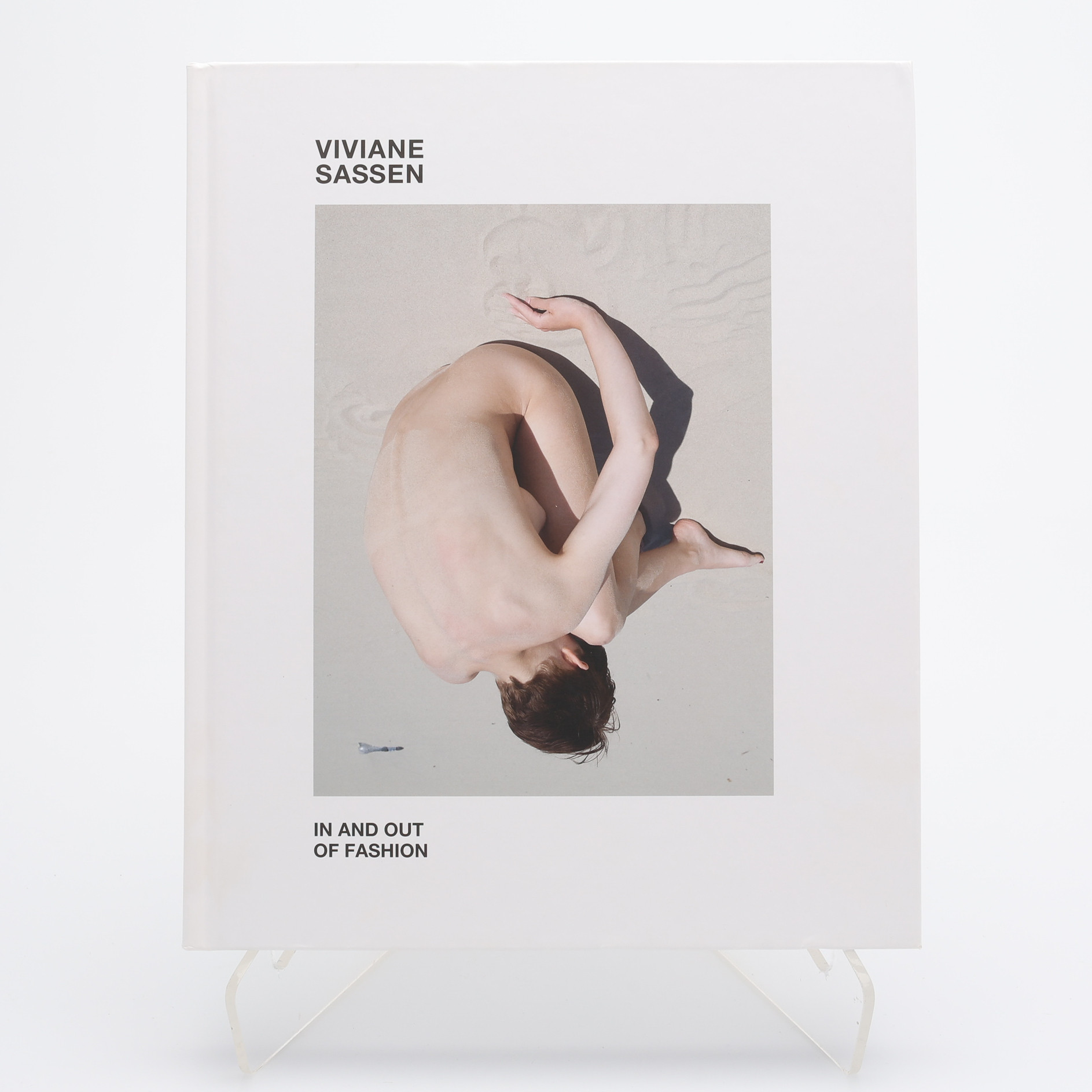 FOTO. DEN NEDERLÄNDSKE FOTOGRAFEN VIVIANE SASSENS "IN AND OUT OF FASHION", 2013.