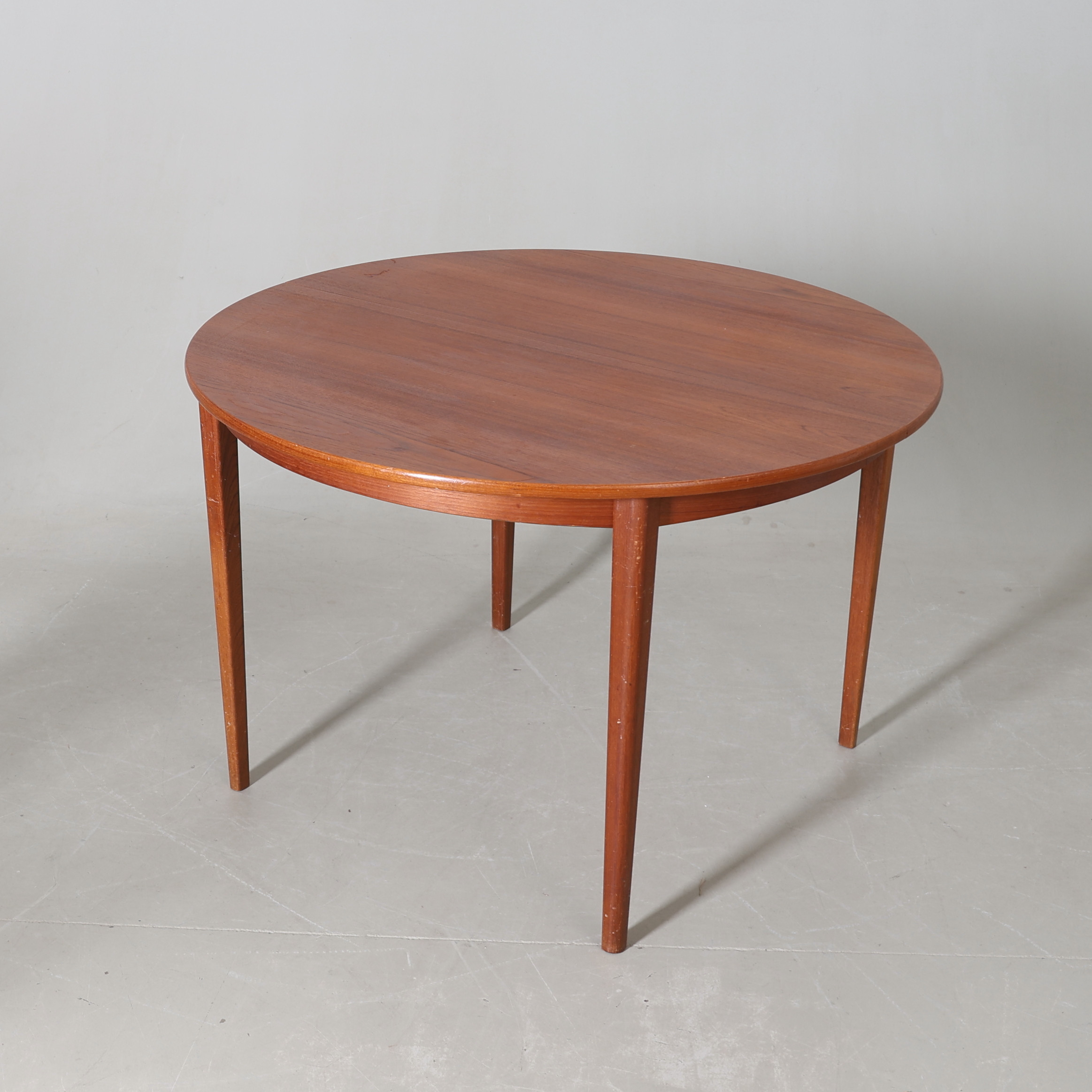 MATBORD, runt, teak, 1950-tal.