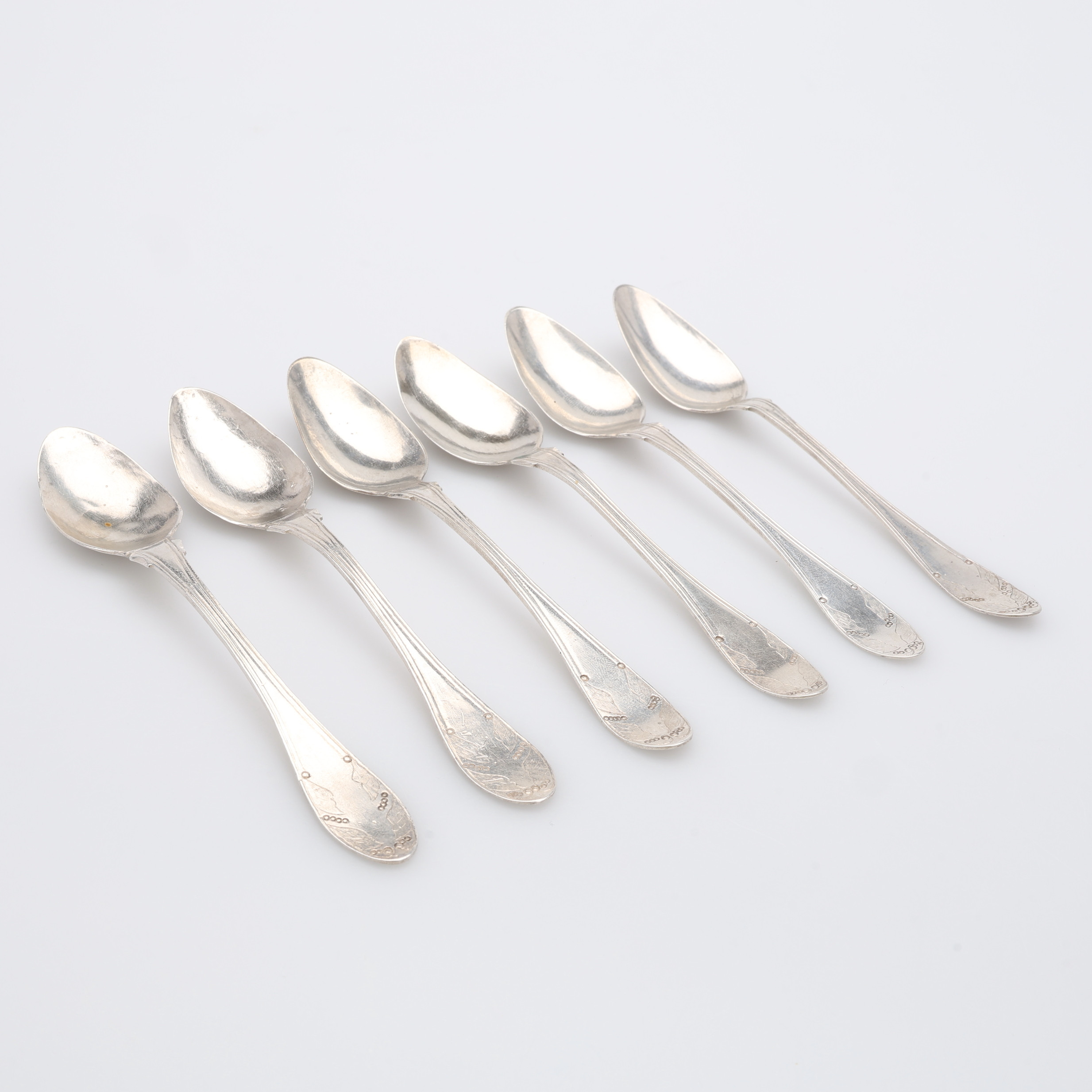 ANTIKA TESKEDAR AV SILVER, 6 ST, 1873, OTYDD MÄSTARSTÄMPEL P.H, totalt 73,5 g.