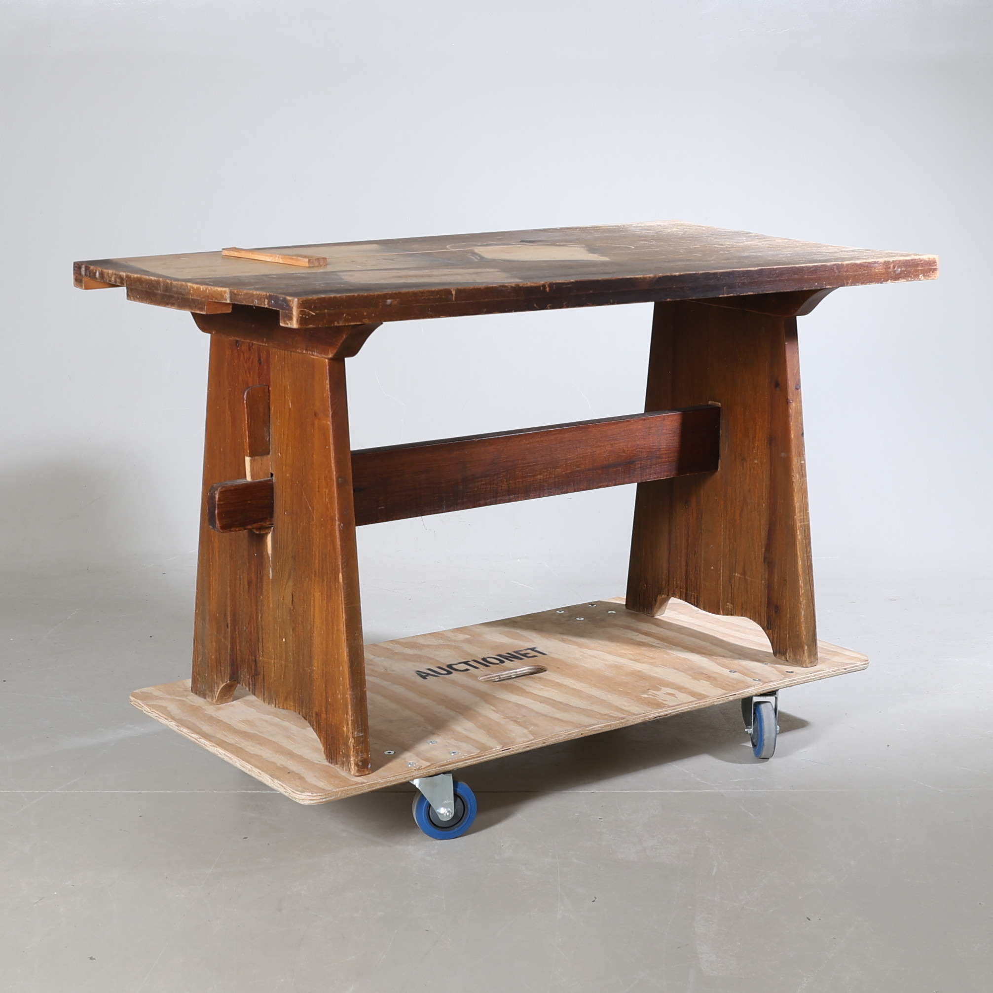 GÖRAN MALMVALL. Bockbord, betsad furu, 1900-talets mitt.