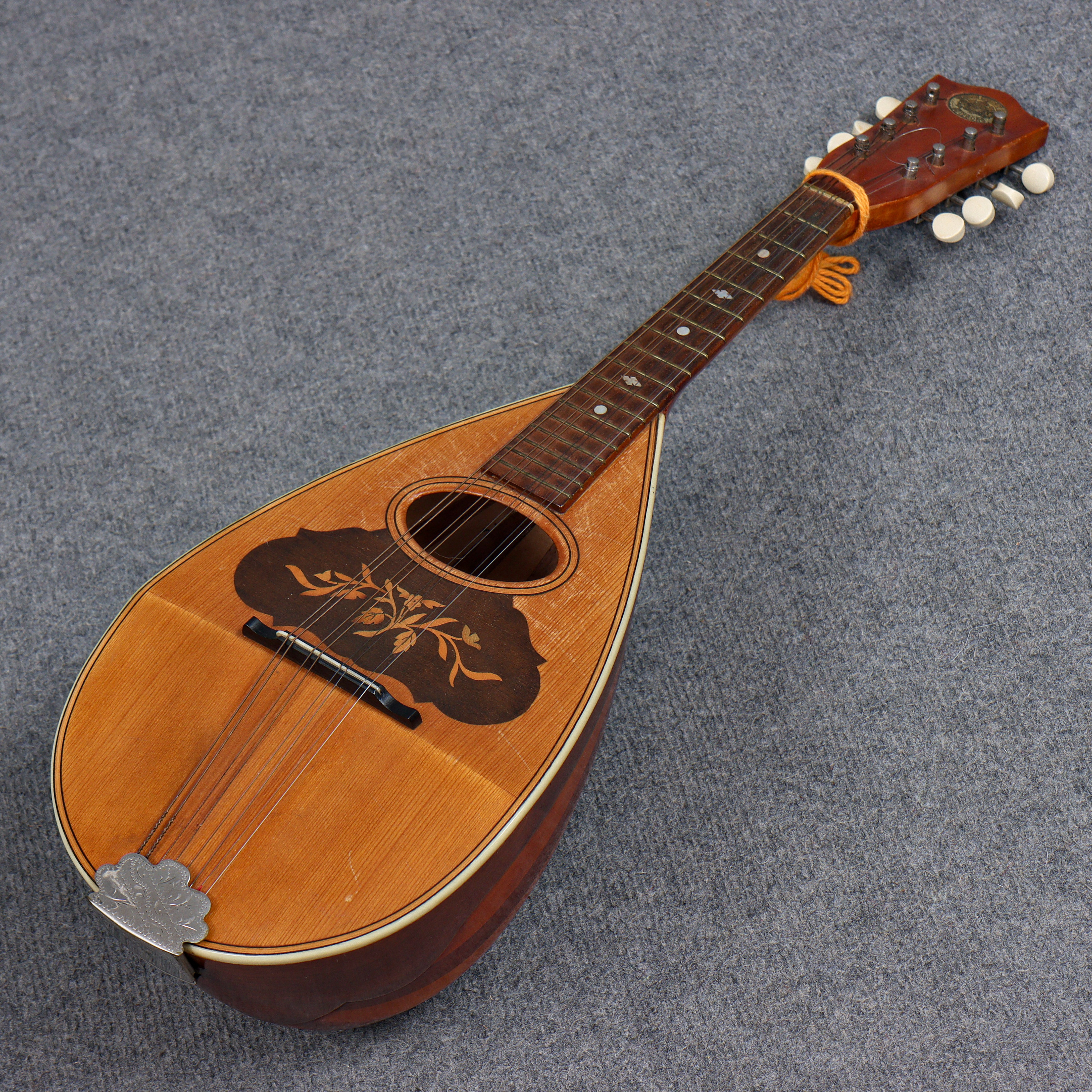 HERMAN CARLSON LEVIN, 8 STRÄNGAD MANDOLIN, GÖTEBORG, INTARSIA, 1900-TAL.