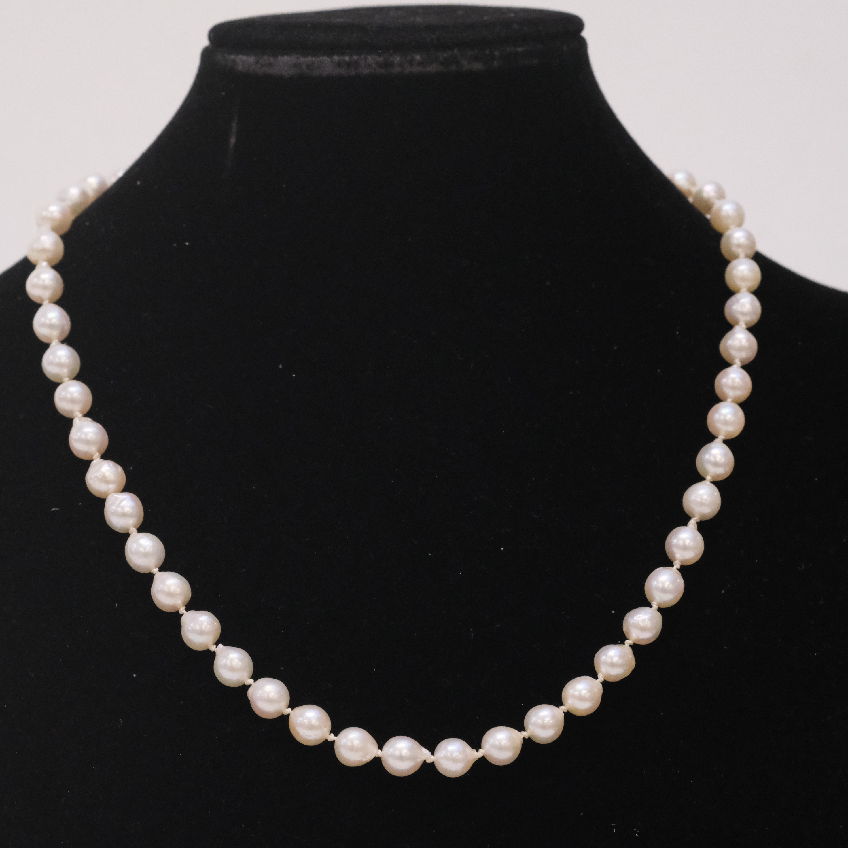 PÄRLCOLLIER.
