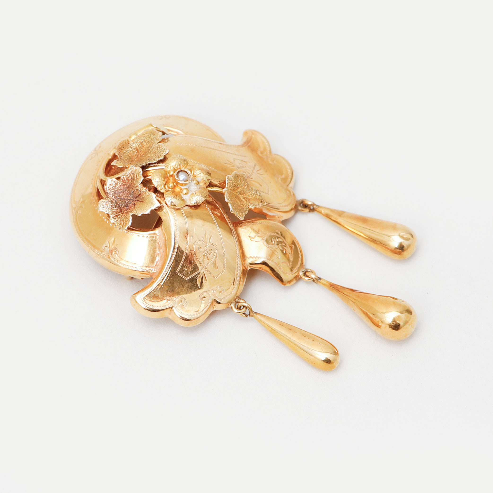 BROSCH, 18k guld, pärla, vikt ca 7 gram, Stockholm 1918.