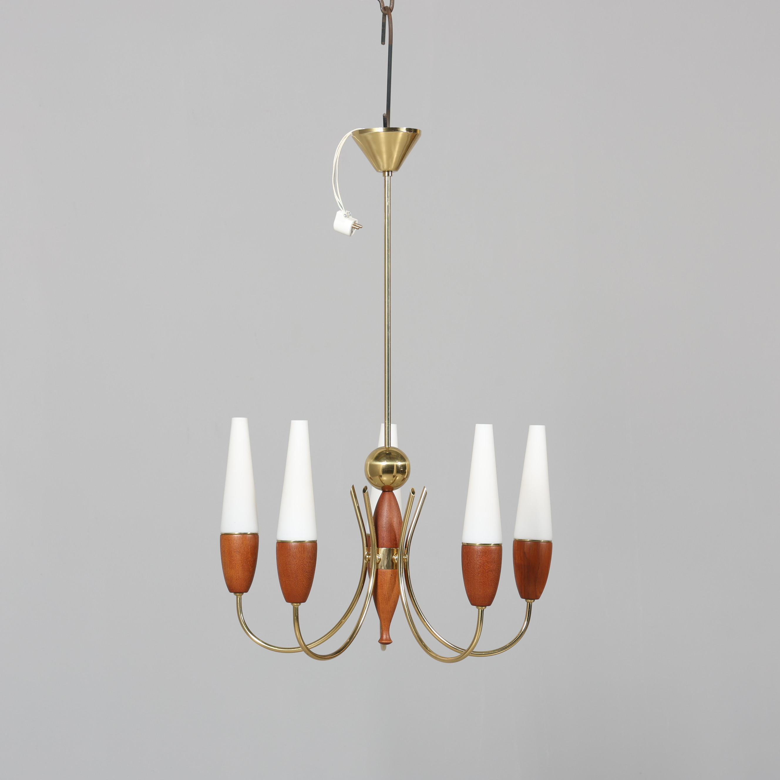 TAKLAMPA, teak samt mässing, 1950/60-tal.