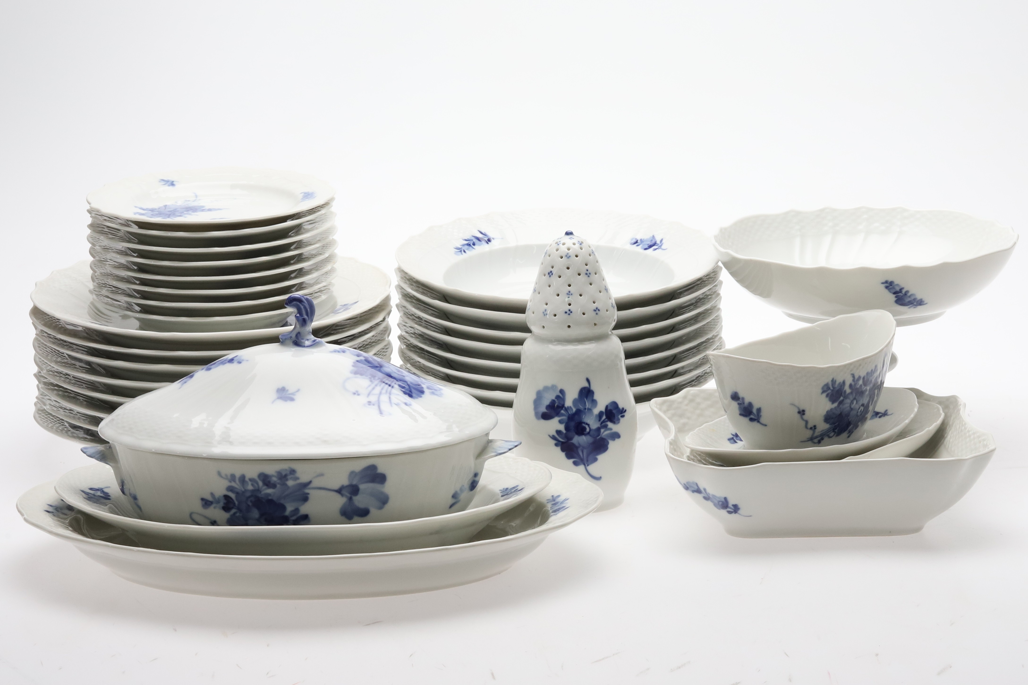 MATSERVIS, 32 delar, Porslin, "Blå Blomster", förstasortering, Royal Copenhagen, Danmark.