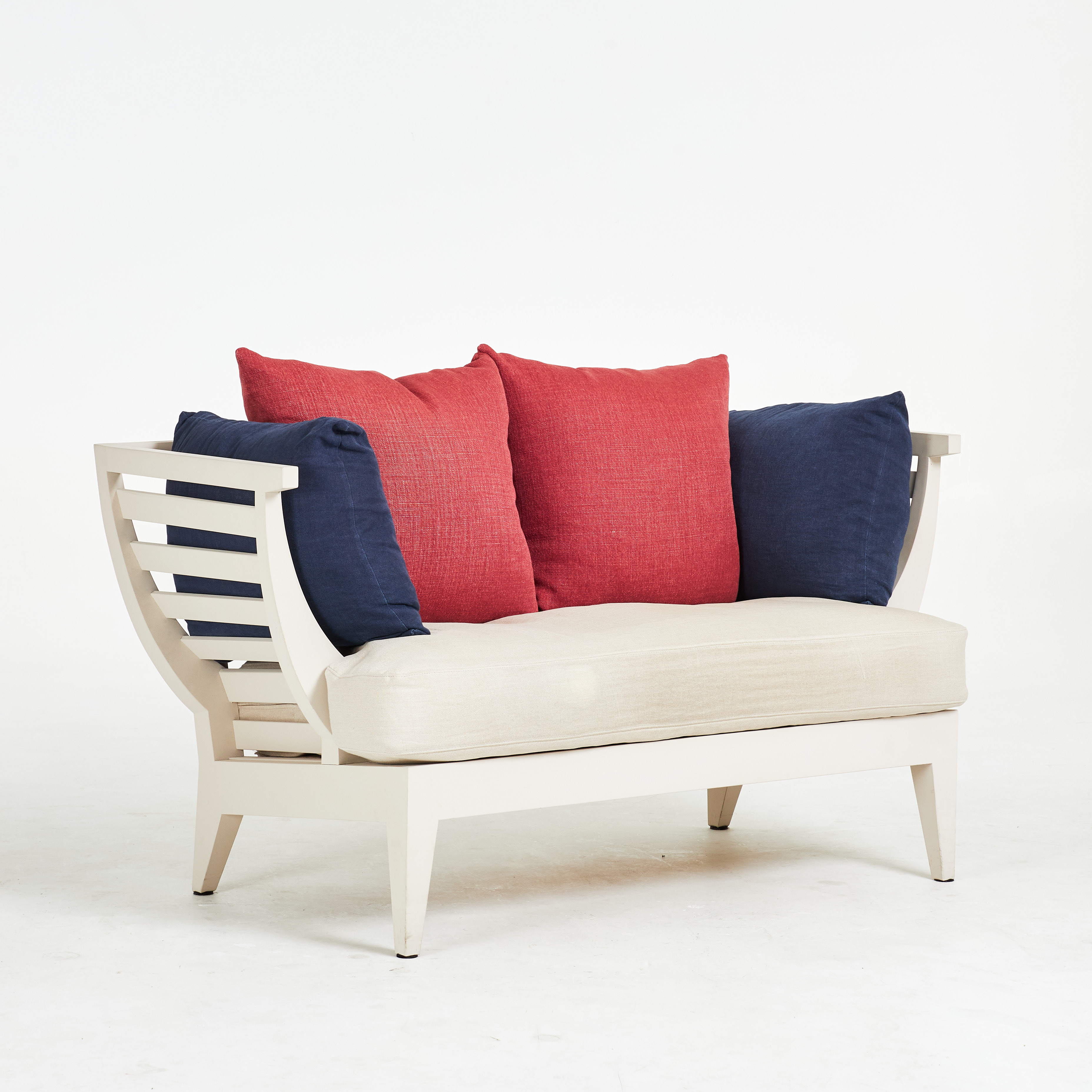 Soffa, Träsoffa, Norrgavel, 2-sits, bemålad stomme i grått, linneklädsel.