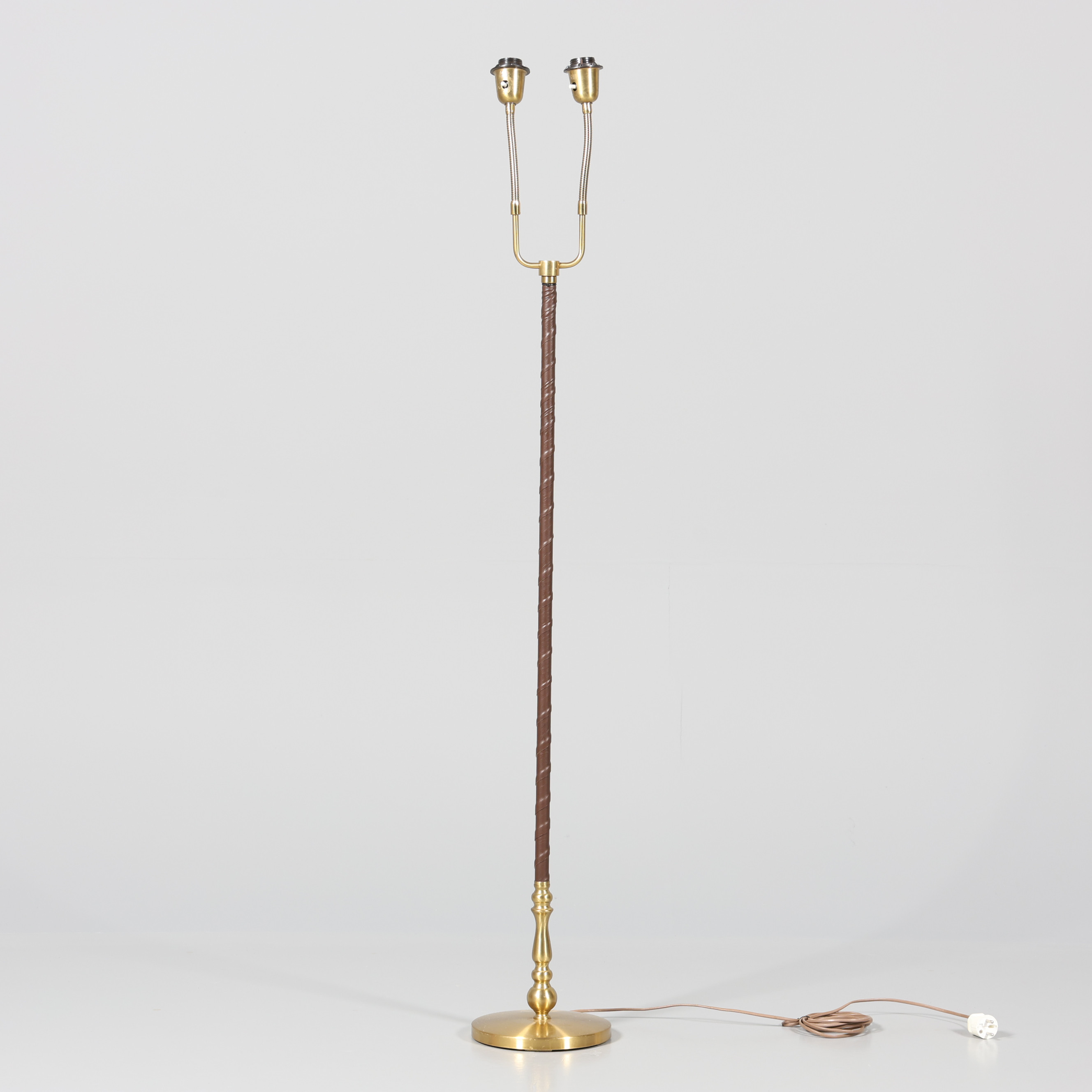 EINAR BÄCKSTRÖM. GOLVLAMPA, 2-armad, mässing, modell 7401, 1900-talets mitt.