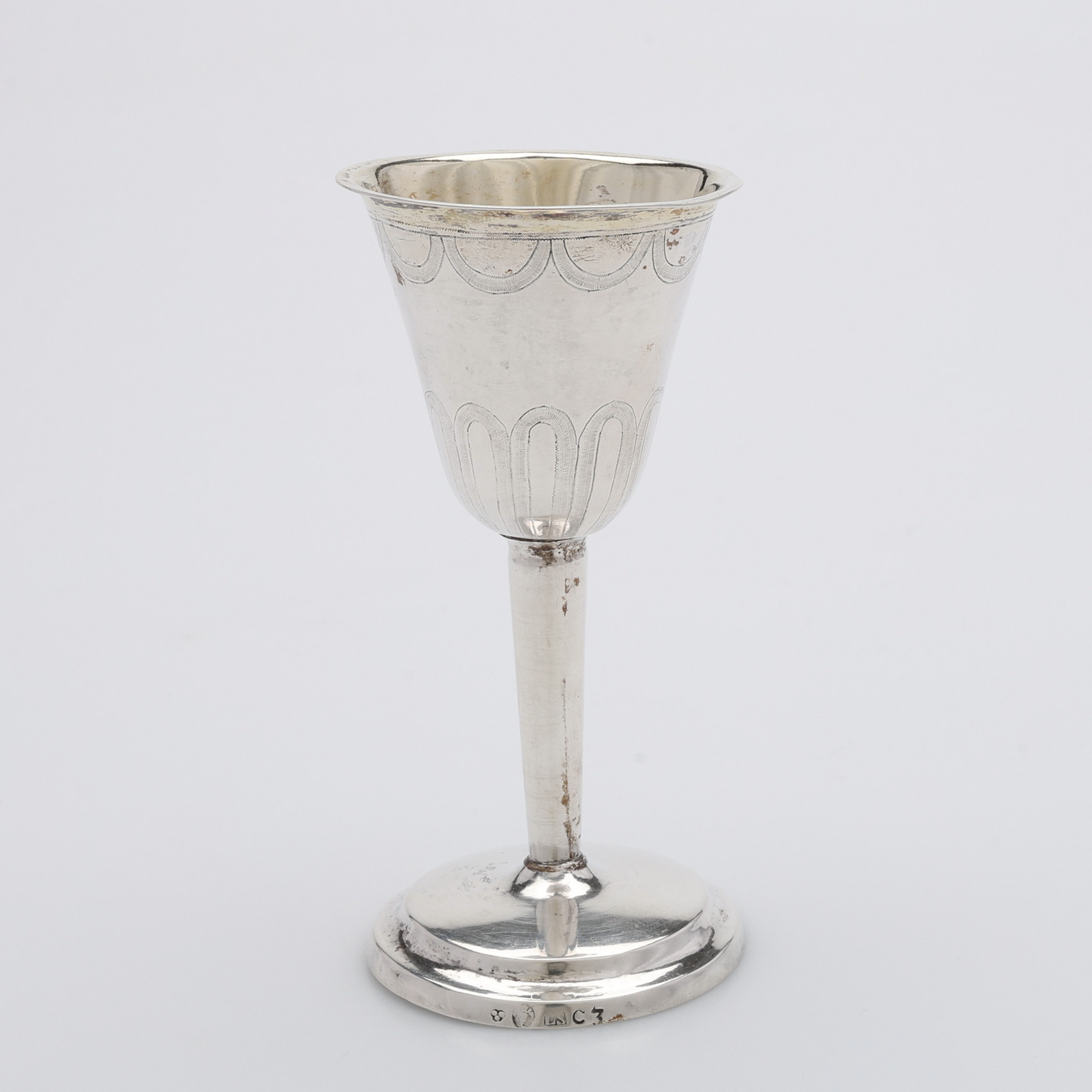 LORENTZ SCHRÖDER, SUPKALK, silver, med dekorgravyr och inre förgyllning, Landskrona 1809, 38,2 g.