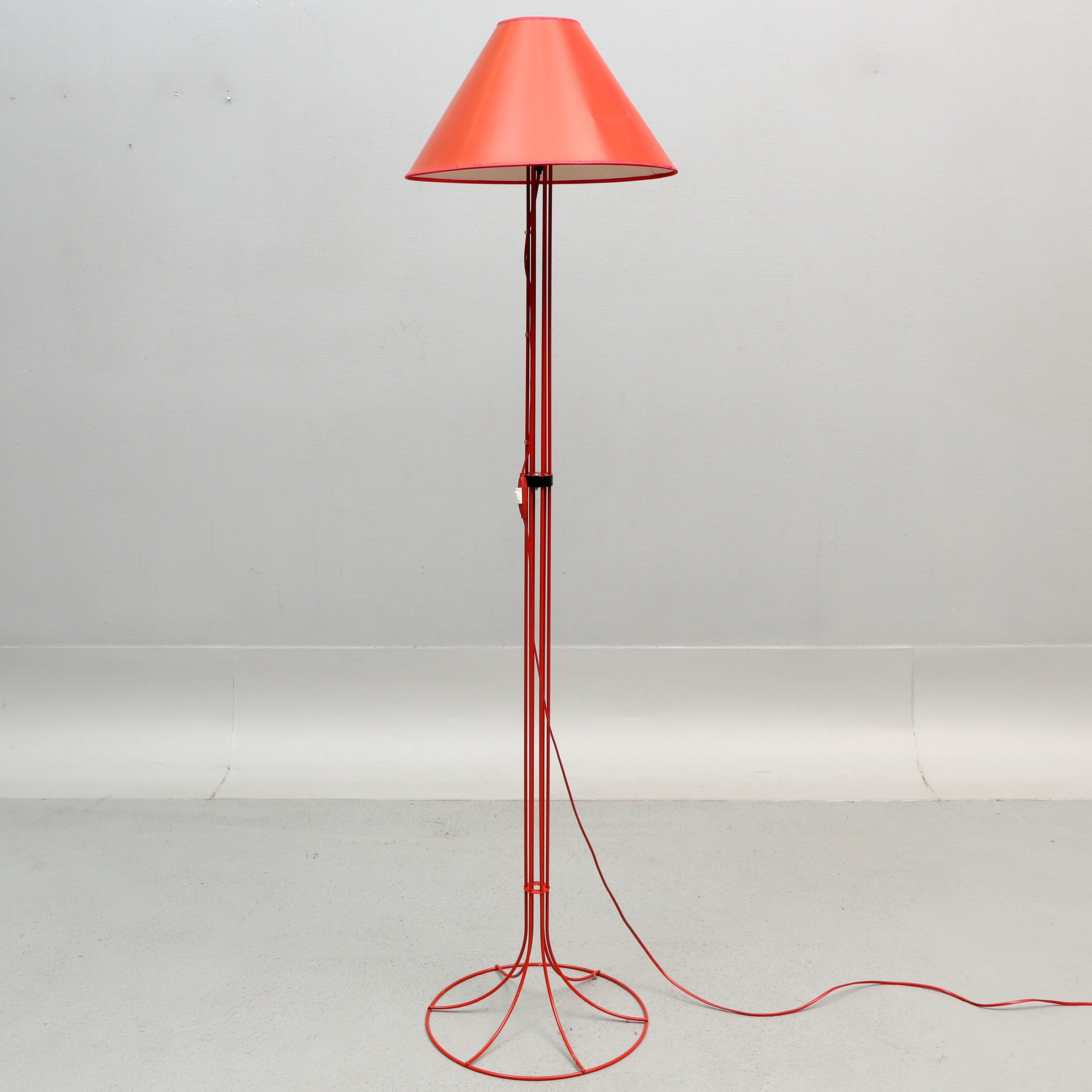 GOLVLAMPA, rödlackerad metall, G109, IKEA.
