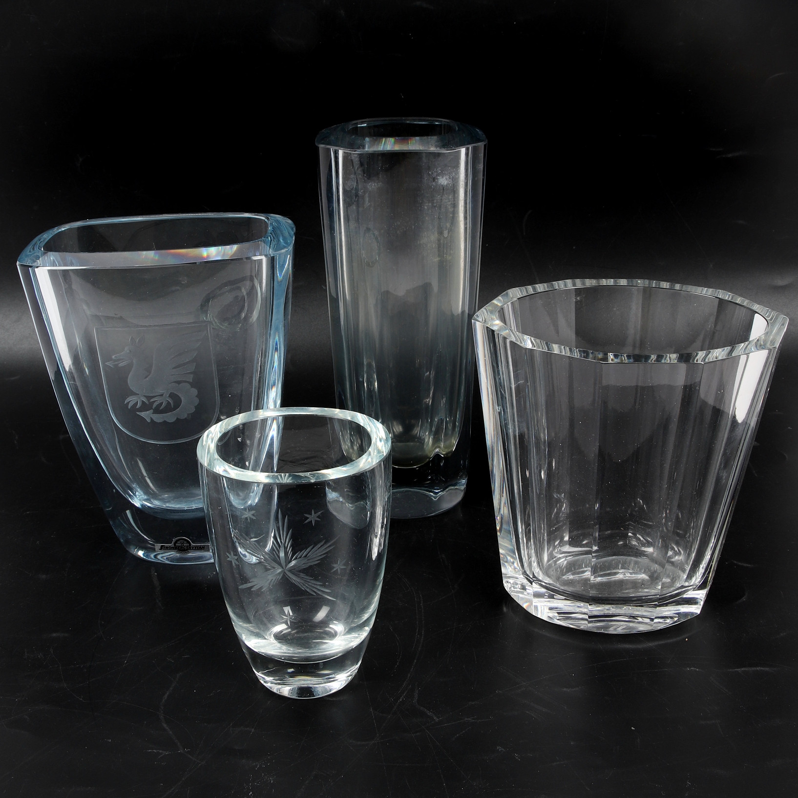 VASER, 4 st, glas, bl.a. Strömbergshyttan Sweden, 1900-talets andra hälft.