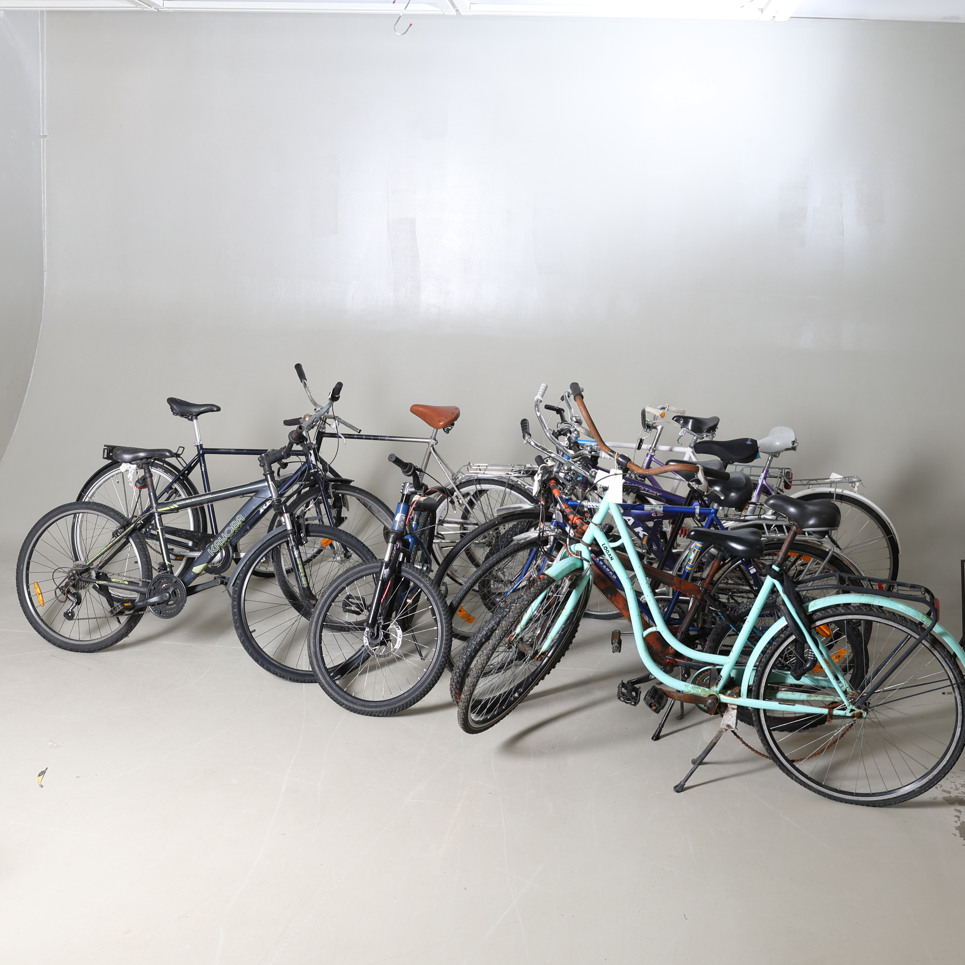 CYKLAR, 11 st, Olika tillverkare, 24-28".