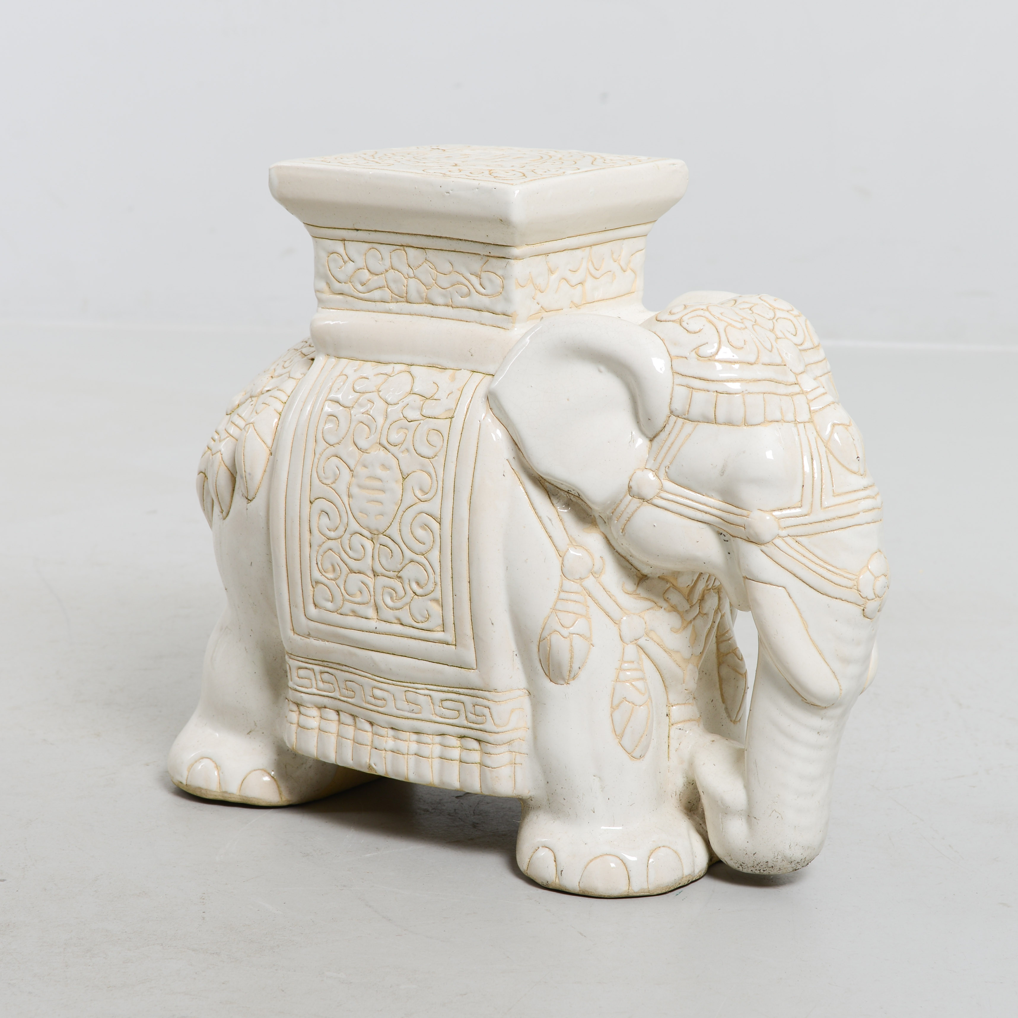 PIEDESTAL, elefant, 1900-talets andra del.