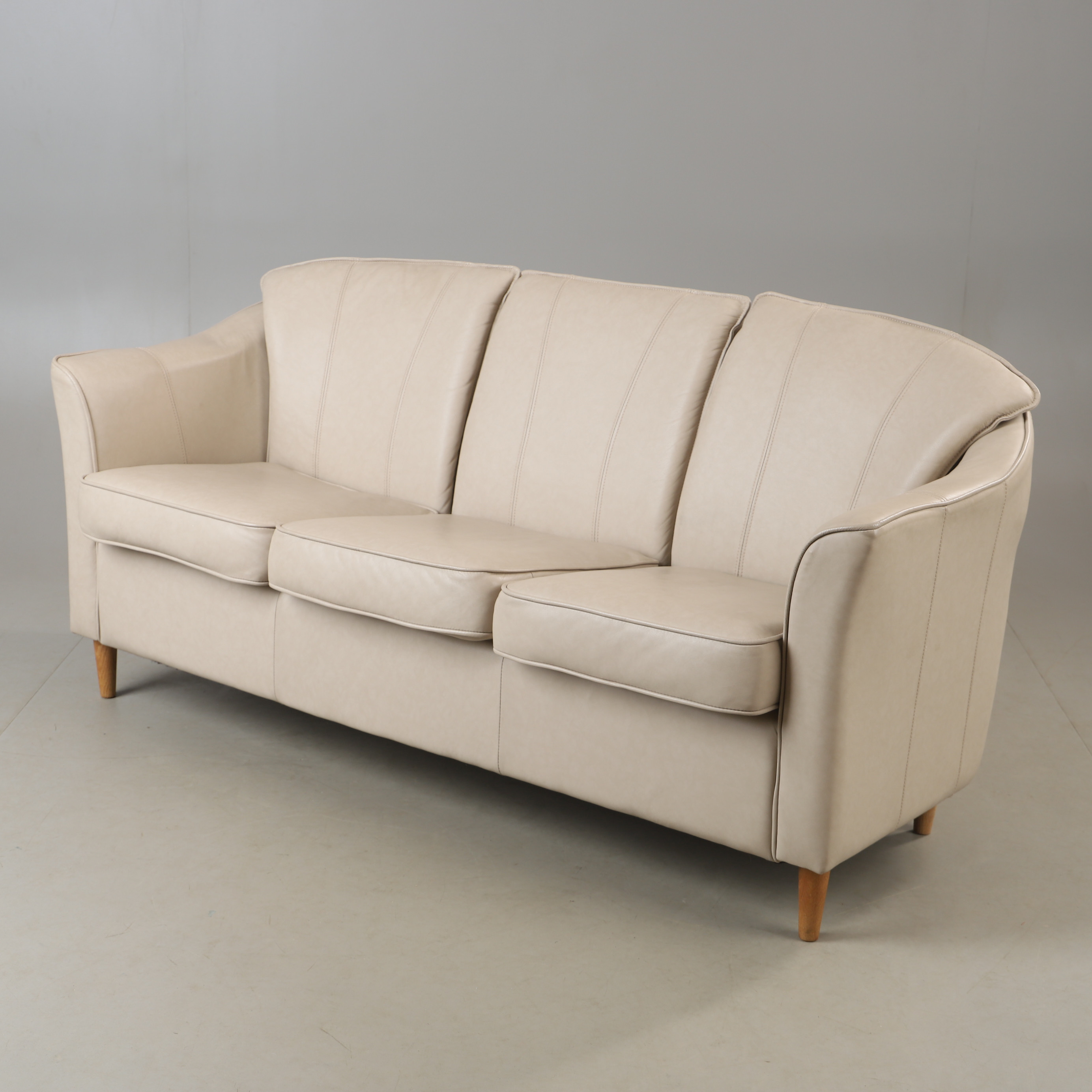 SOFFA, "Fame", brun skinnklädsel, Tibro, 1900/2000-tal.