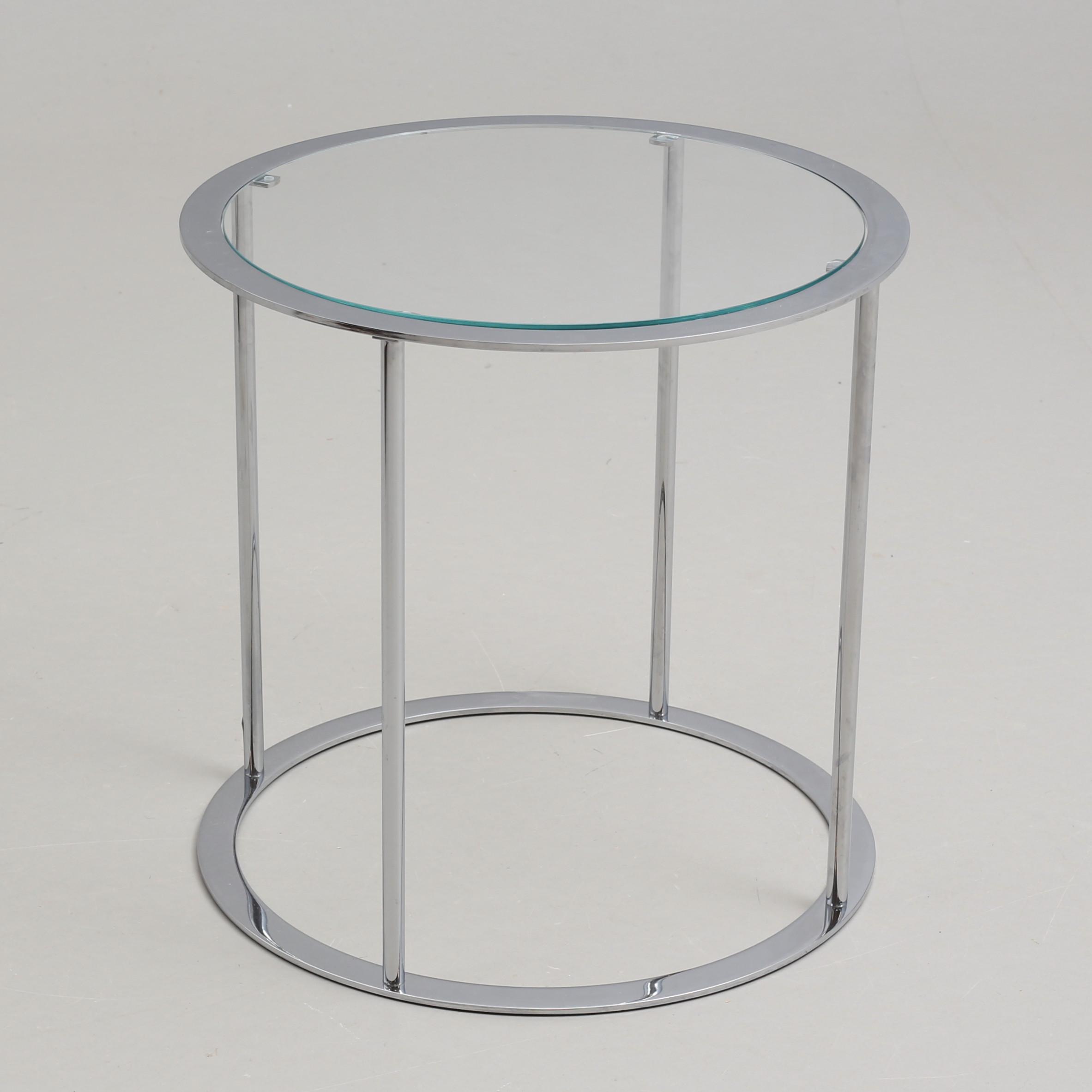 YNGVE SANDSTRÖM. Sidobord/sängbord, ”Drum”, Dux, samtida.