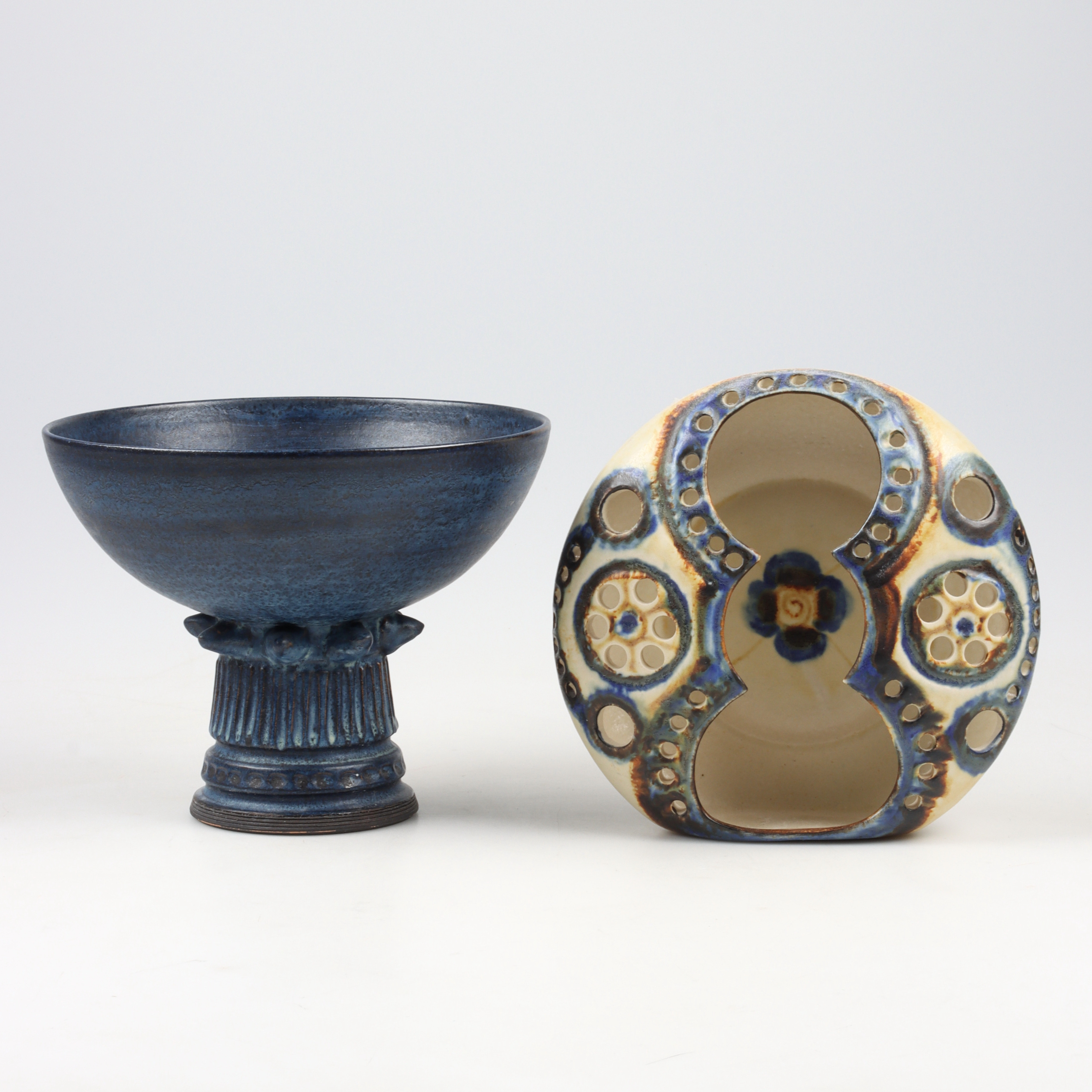 SKÅL på FOT och LJUSLYKTA, 2 delar, keramik, Söholm. Irma Yourstone. 1900-tal.