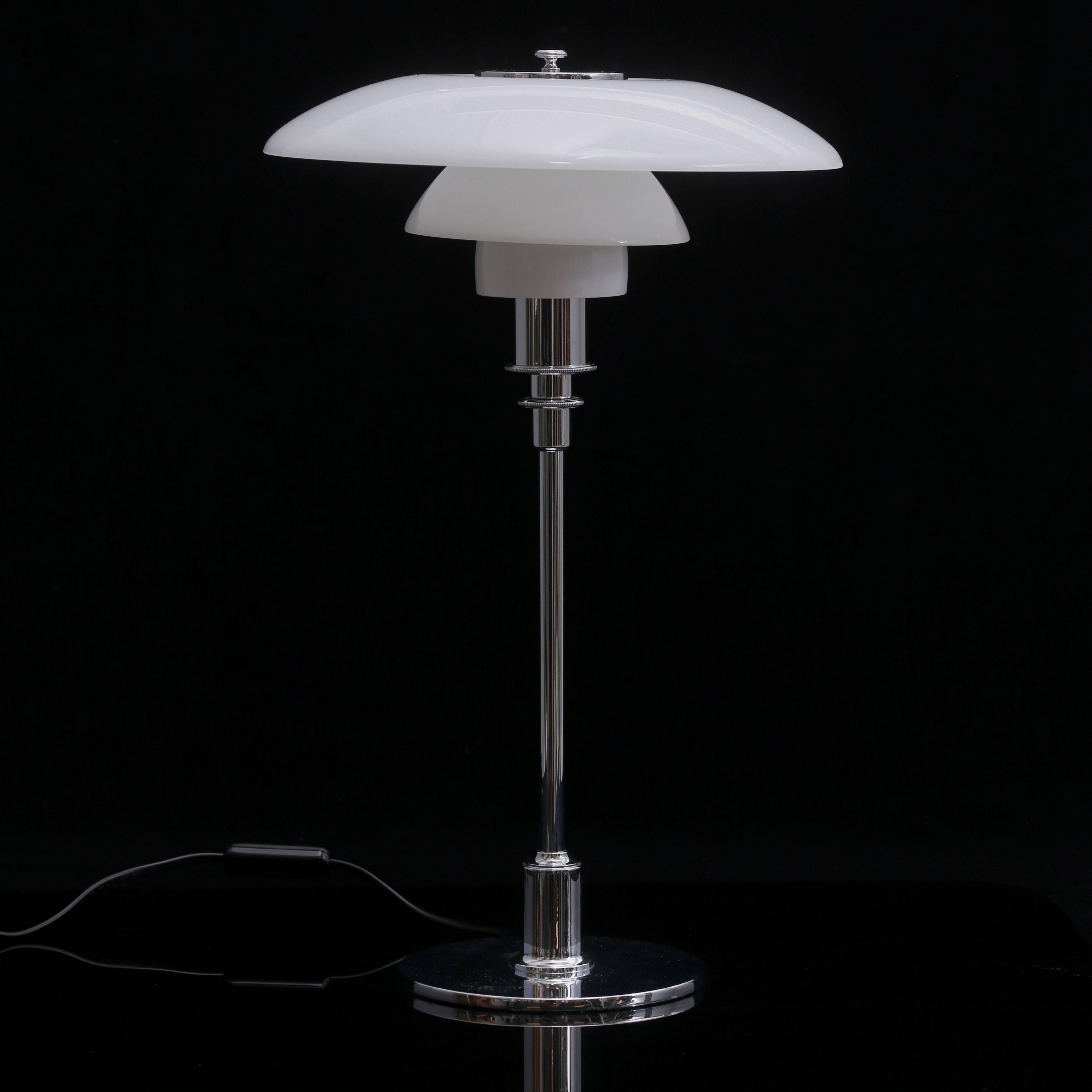 POUL HENNINGSEN. Bordslampa, "PH 3/2", Louis Poulsen, Danmark, tre glasskärmar i vitt opalglas, förkromad stomme.