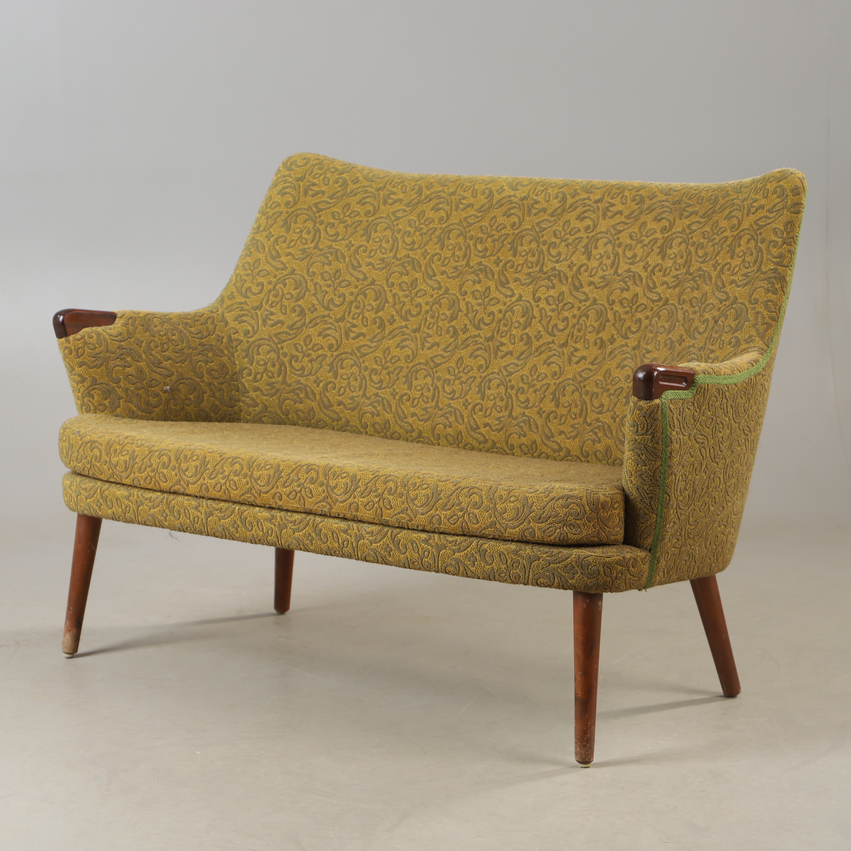 HANS J WEGNER. Tillskriven. Soffa, "AP20", bok med textilklädsel, AP- stolen, Danmark, 1900-talets mitt.