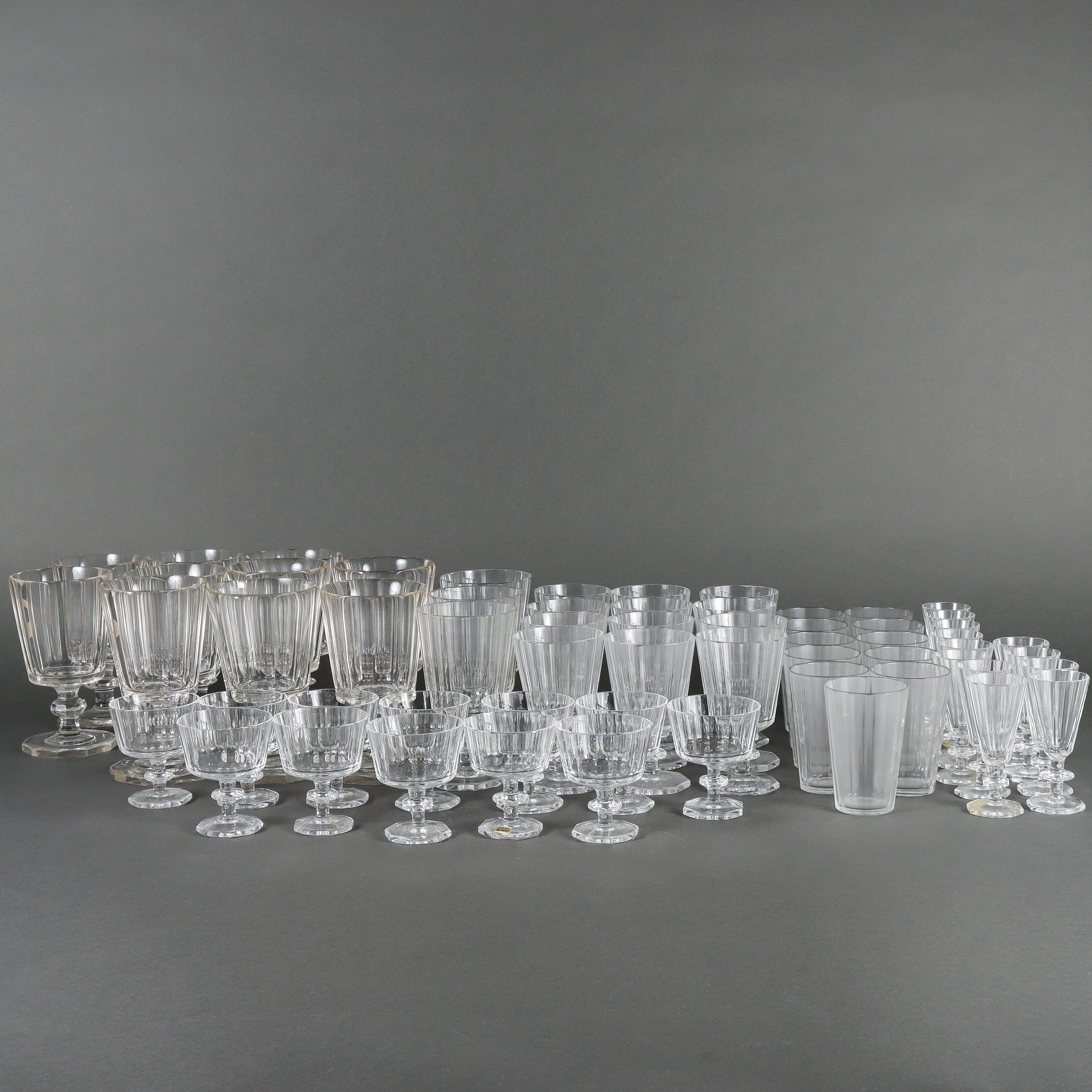 ELIS BERGH. Glasservis , Karlberg.