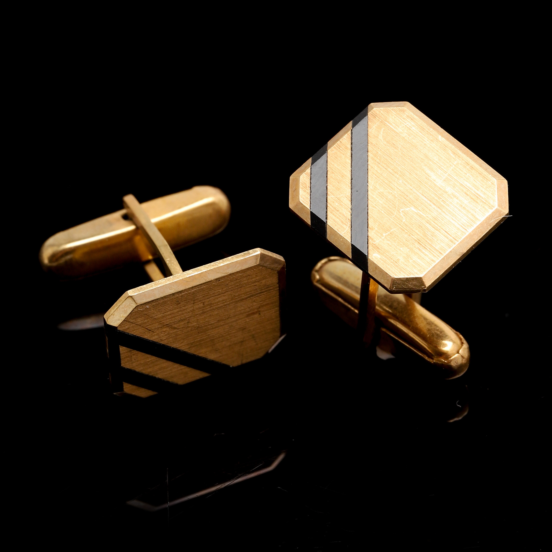 MANSCHETTKNAPPAR, 18K guld. Svensk importstämpel. Vikt ca 10.3 gram.