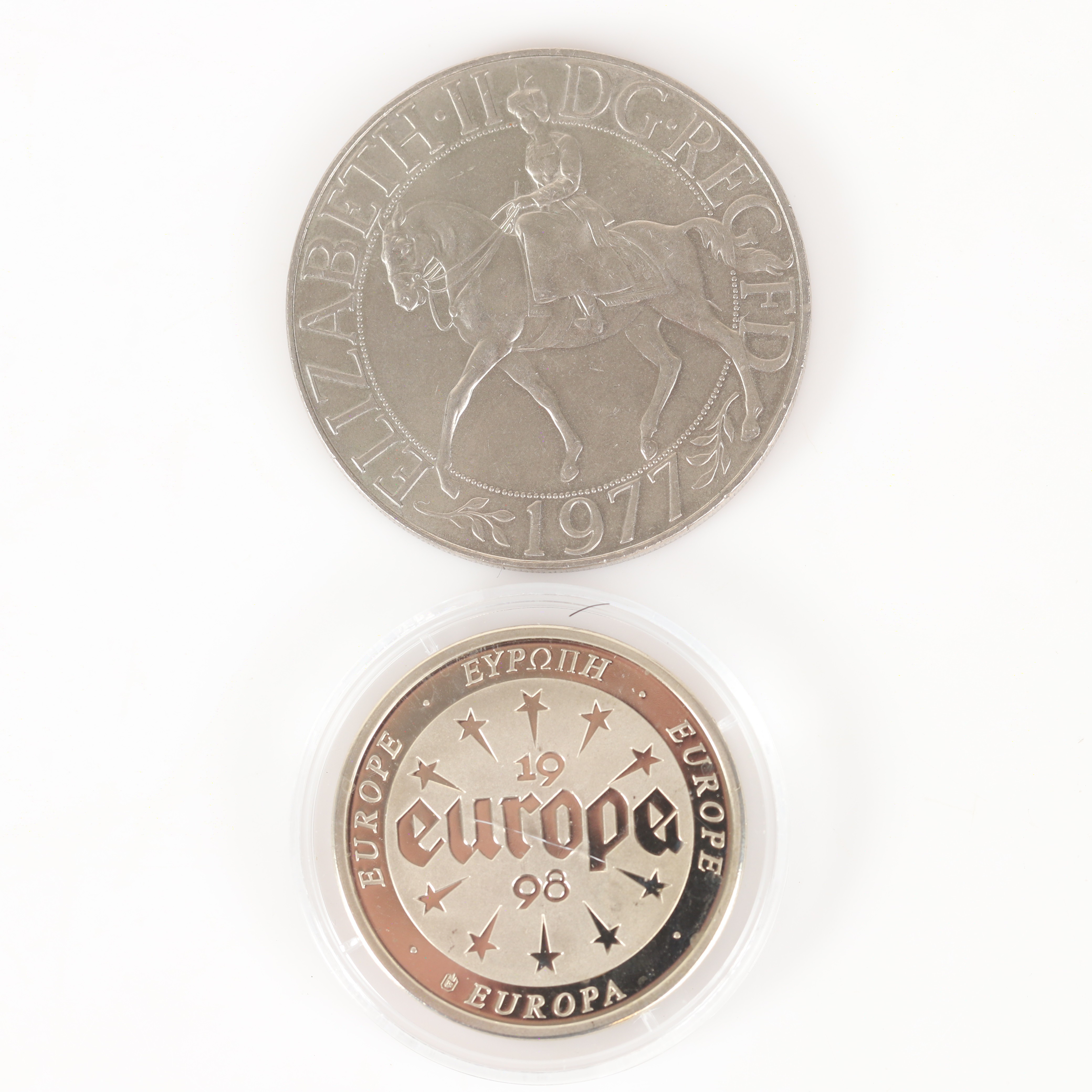 MINNESMYNT, 2 stycken, 1977 och 1998.