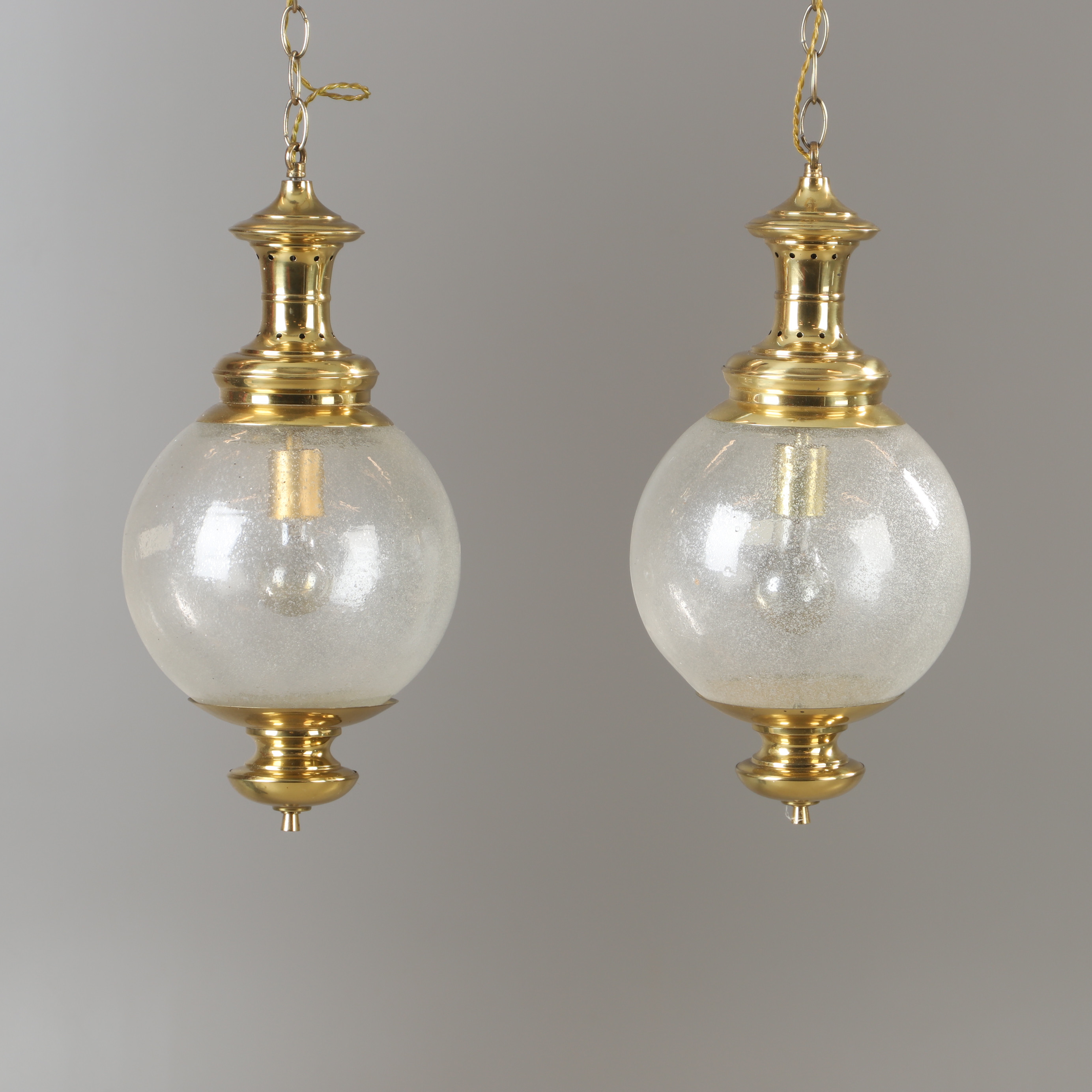 TAKLAMPOR, 1 par mässing och glas, 1900-talts andra hälft.