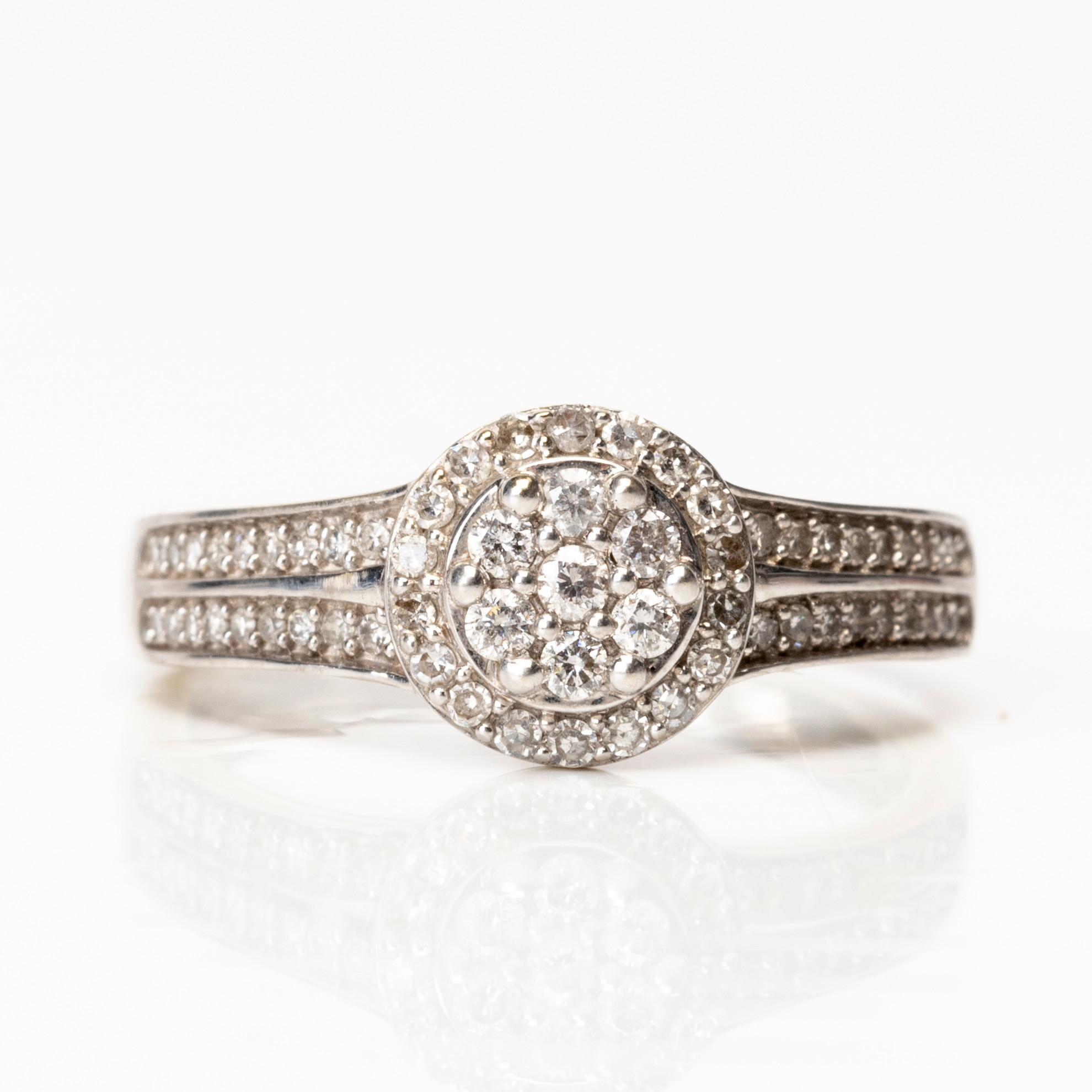 RING, vitguld, 18k med diamanter, GHA, samtida.