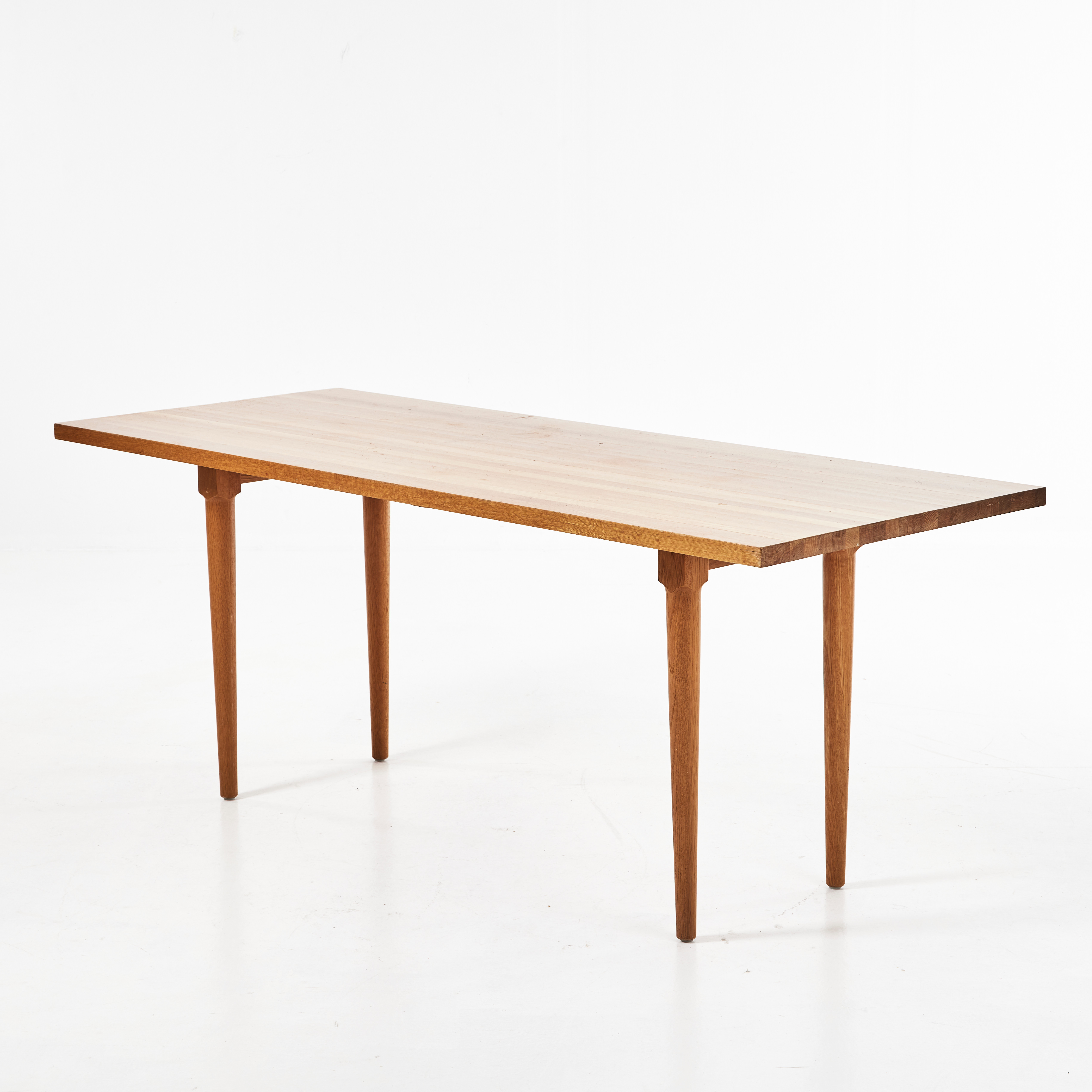 JONAS LINDVALL. Matbord, " Oak", Skandiform.