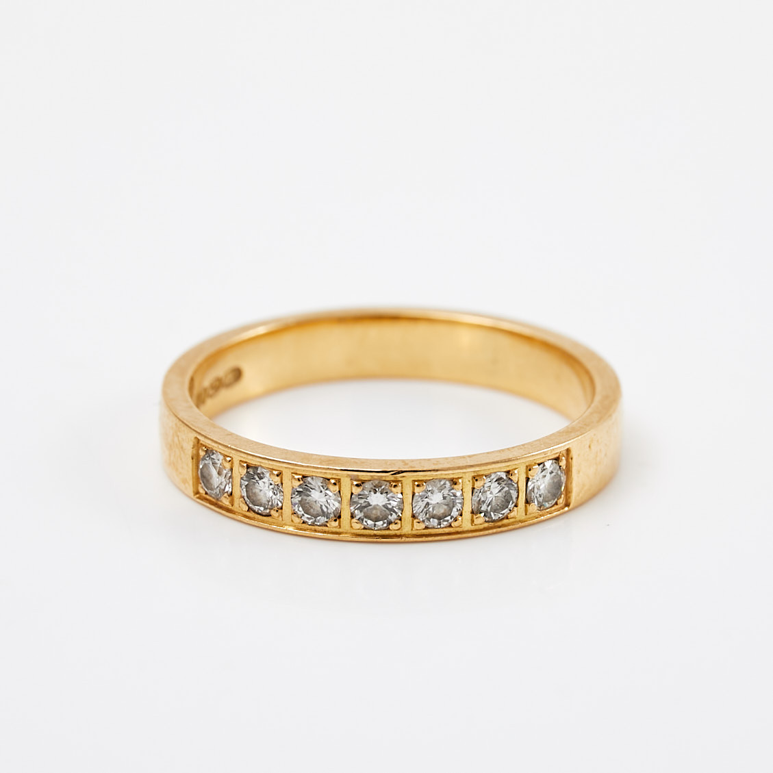 Ring, 18 k guld, dekor av 7 briljantslipade diamanter, totalt ca 0,28 ct enligt gravyr, 2012, finska stämplar.