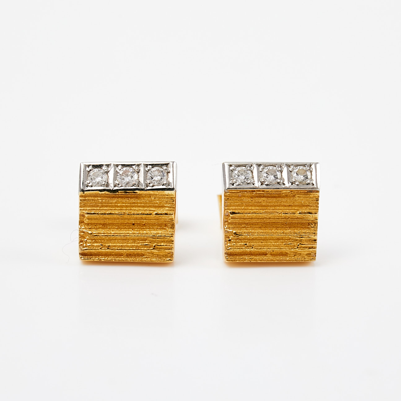 ÖRHÄNGEN, 1 par, 18 k guld, vardera örhänge med 3 briljantslipade diamanter, ca 0,16 ct, Lapponia, Finland.