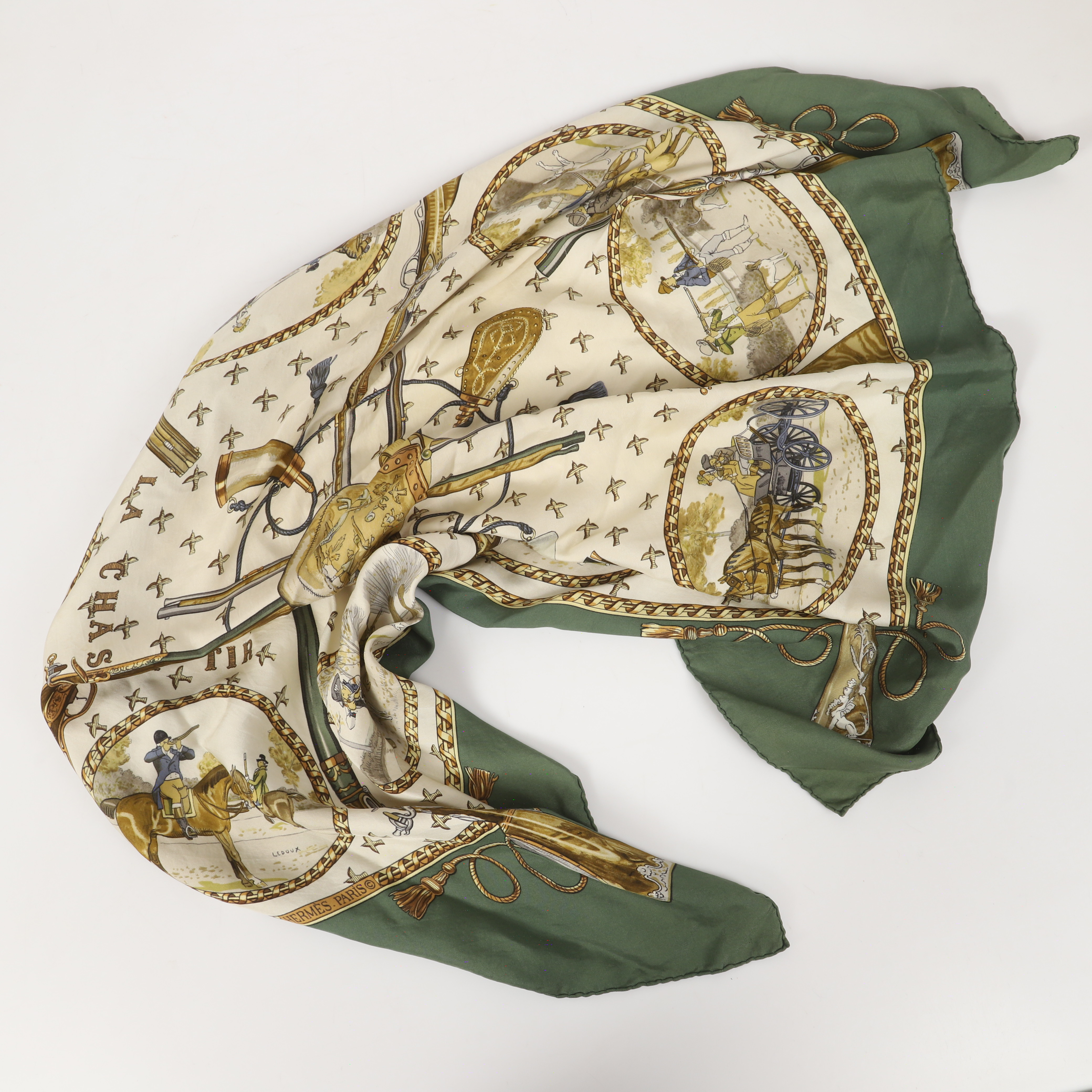 HERMÈS. Scarf, "La Chasse a Tir", siden, Design Philippe Ledoux, Paris.