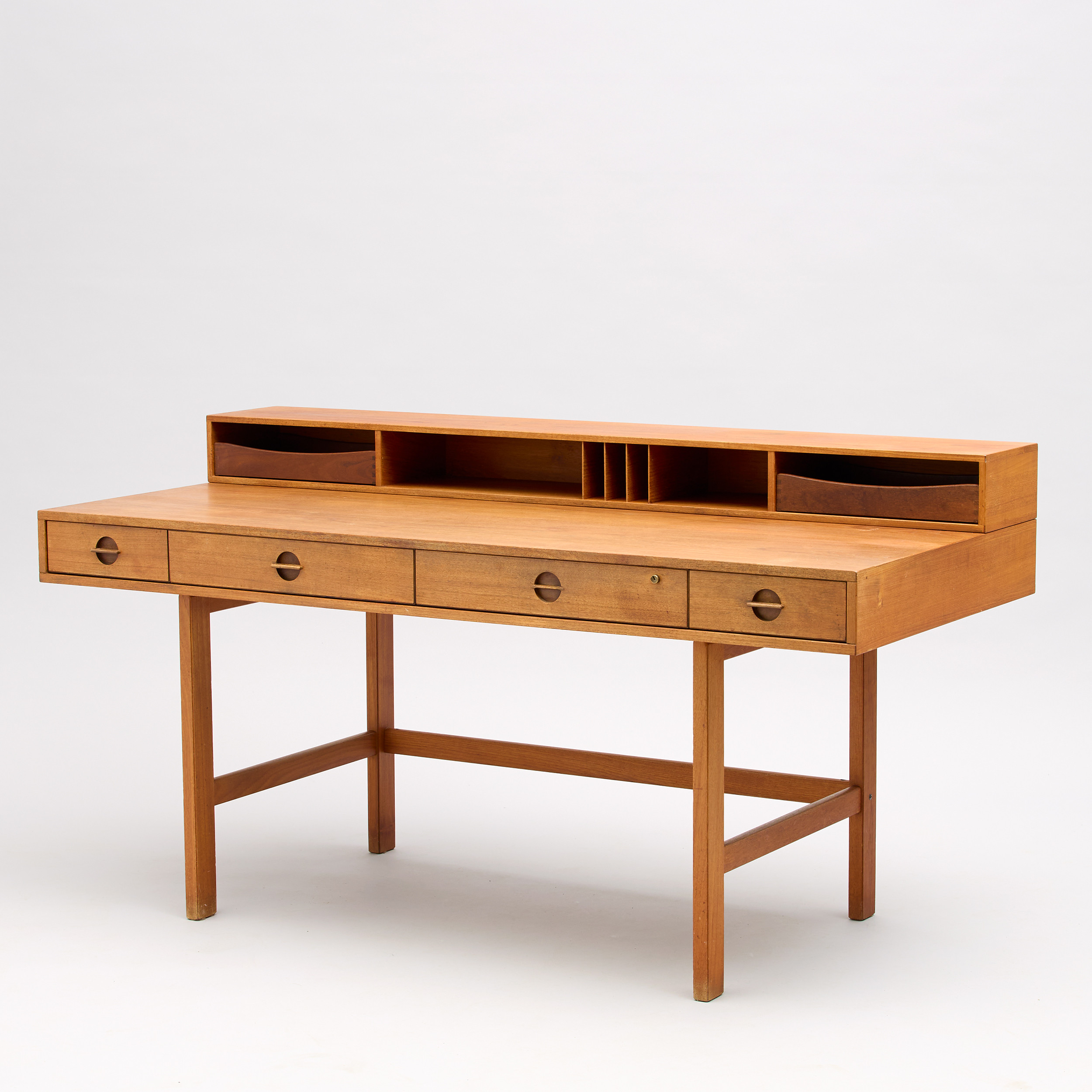JENS  QUISTGAARD. Skrivbord, "Flip Top", Løvig, Danmark 1960-tal.