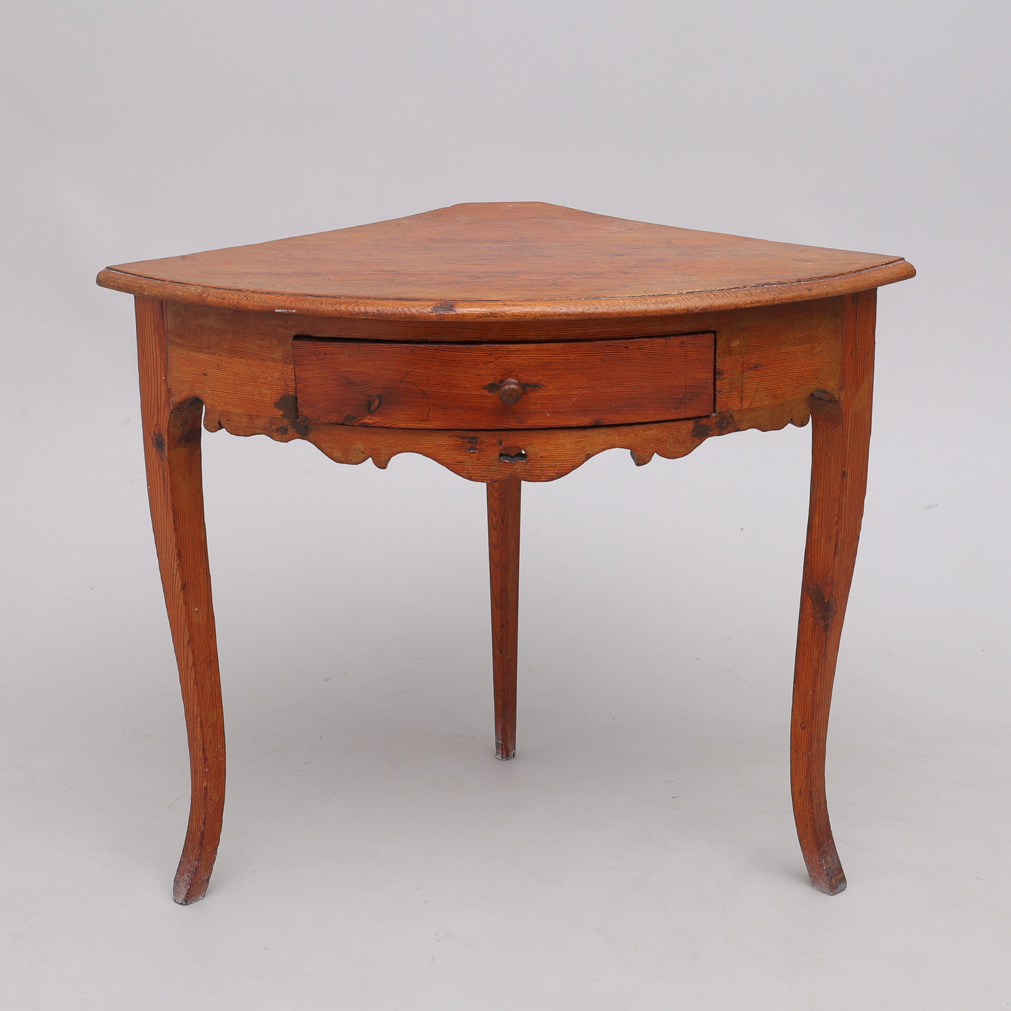 HÖRNBORD MED LÅDA, allmoge, fur, 1800-tal.