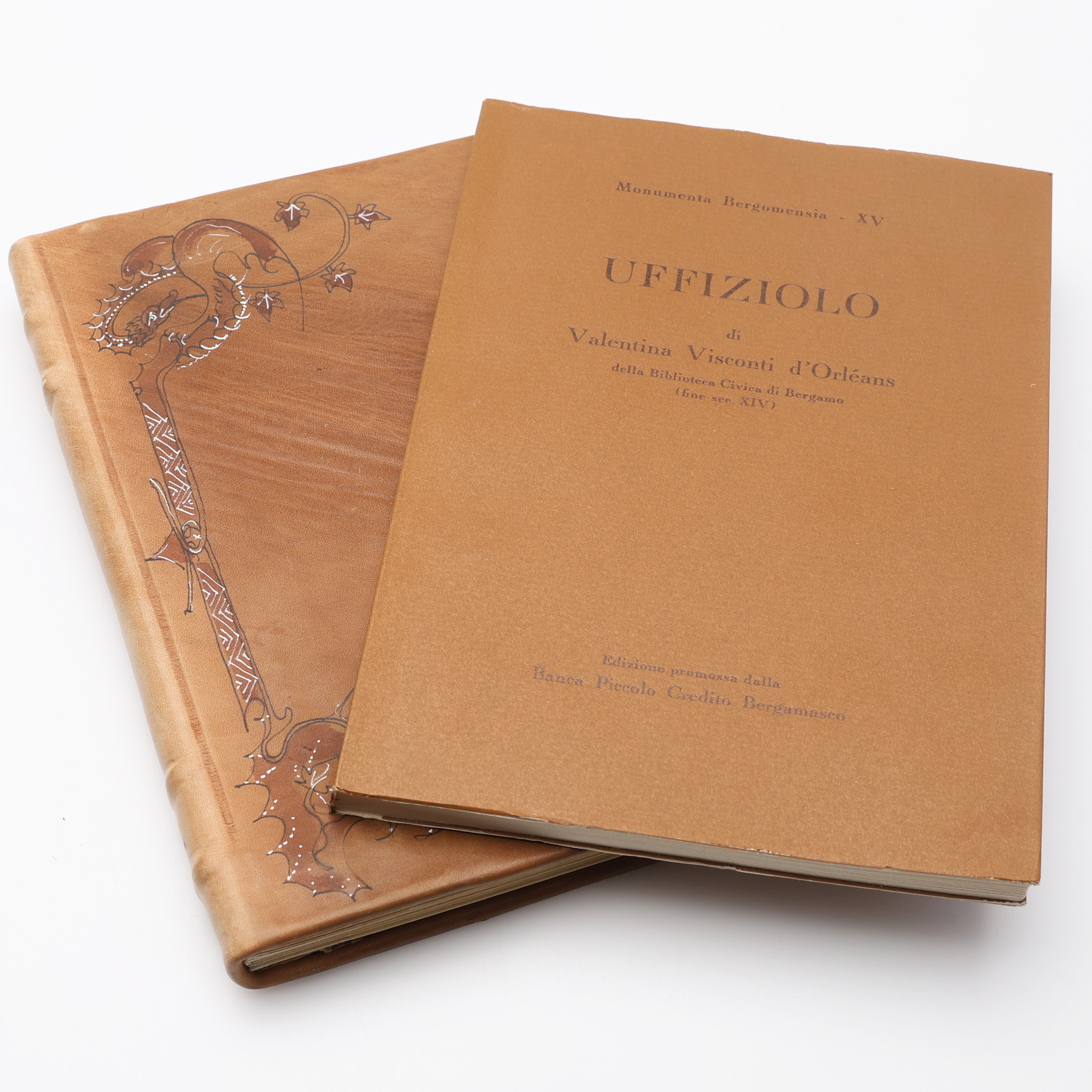 FAKSIMIL. UFFIZIOLO DI VALENTINA VISCONTI D'ORLÉANS DELLA BIBLIOTECA CIVICA DI BERGAMO (FINE SEC. XIV). EDIZIONE INTEGRALE IN FACSIMILE PROMOSSA DALLA BANCA PICCOLO CREDITO BERGAMASCO. 1965.