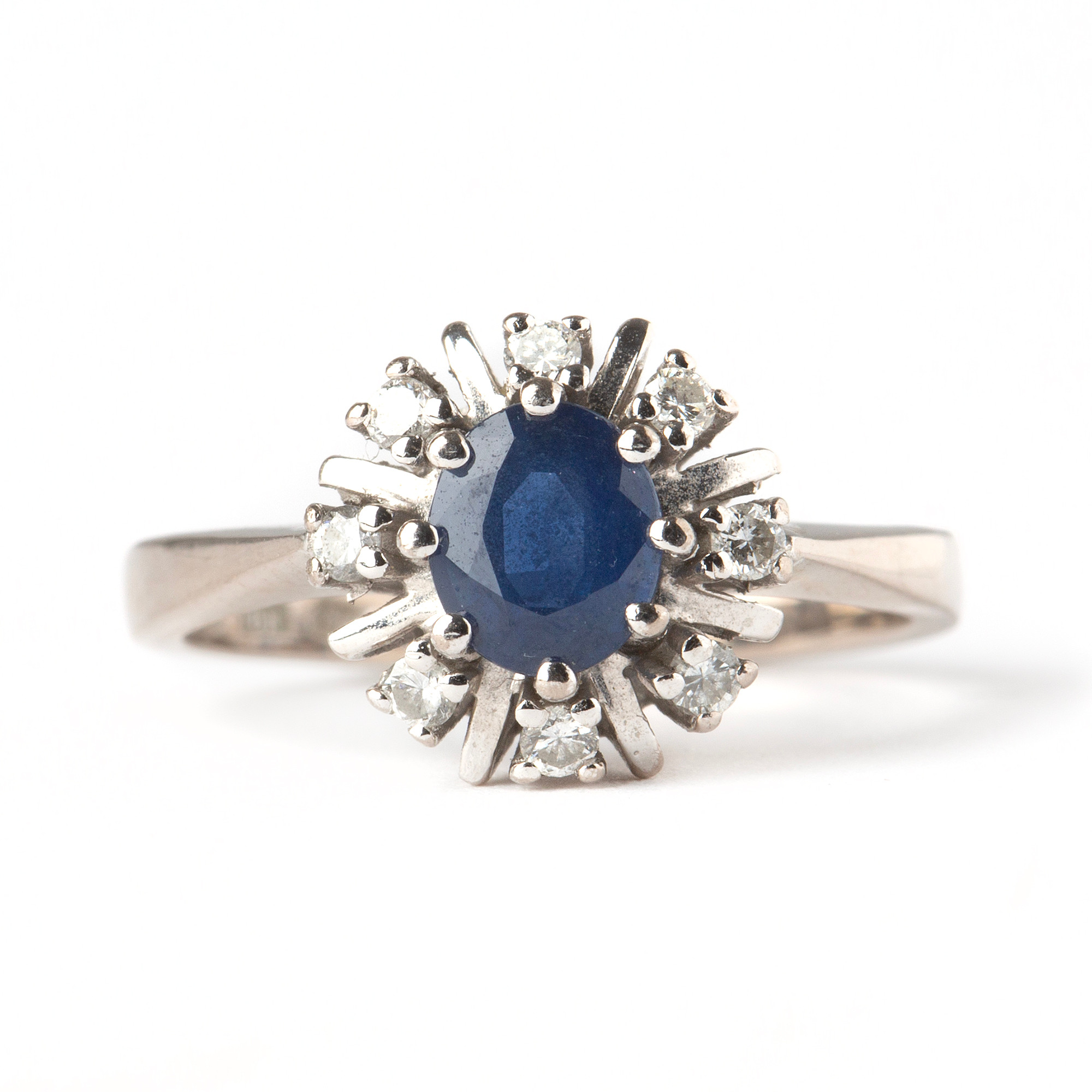RING, 18K vitguld med fasettslipad safir och briljantslipade diamanter, Smycka, Stockholm, 1998.