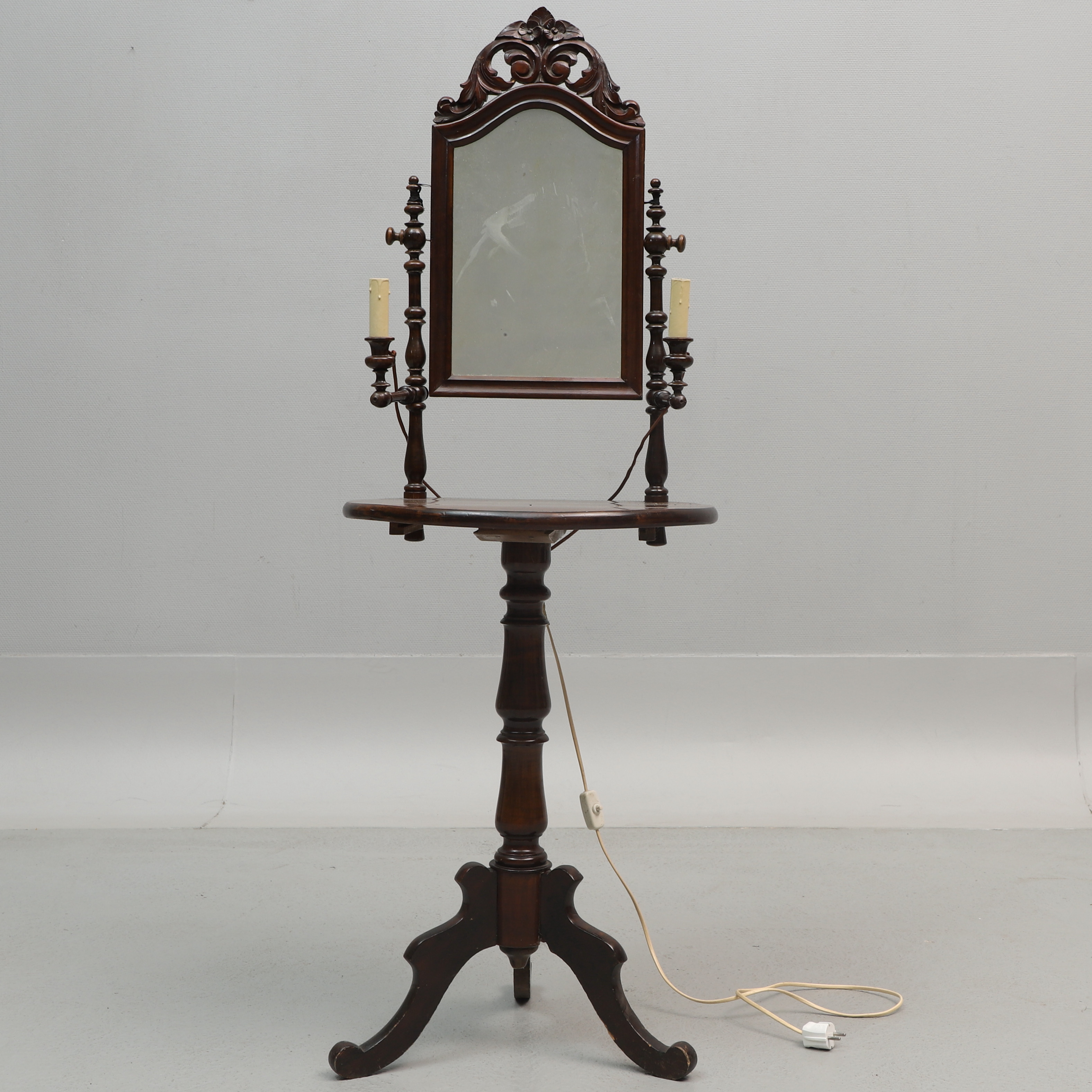 SPEGELBORD MED BELYSNING, 1900-talets första hälft.