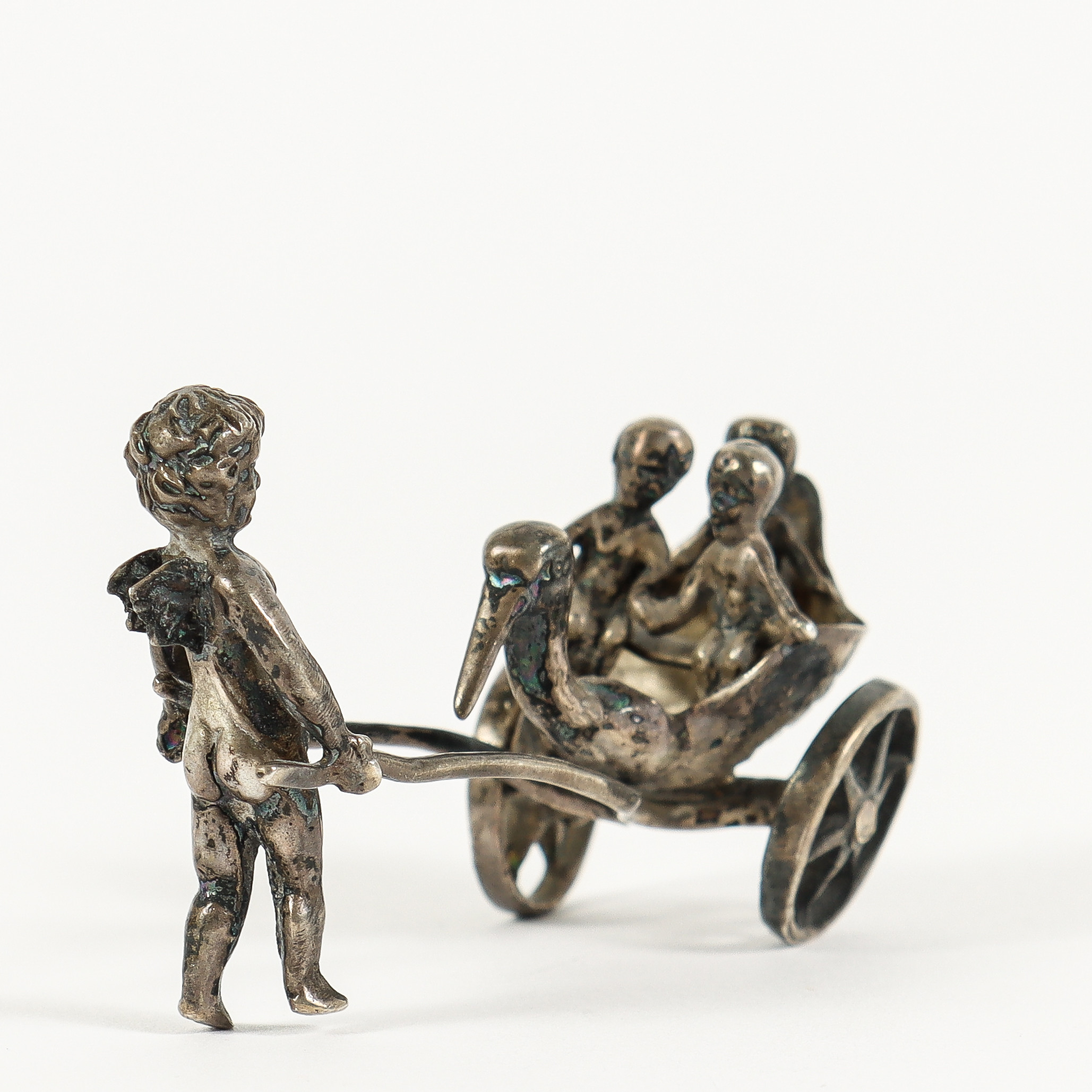 FIGURIN silver.