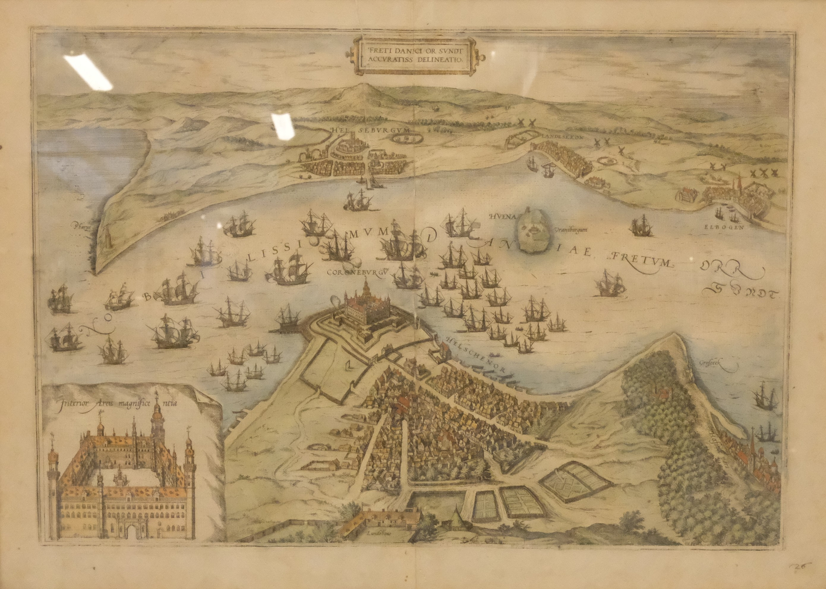VY ÖVER ÖRESUND MED HELSINGÖR, HELSINGBORG, VEN OCH KRONBORG SLOTT.