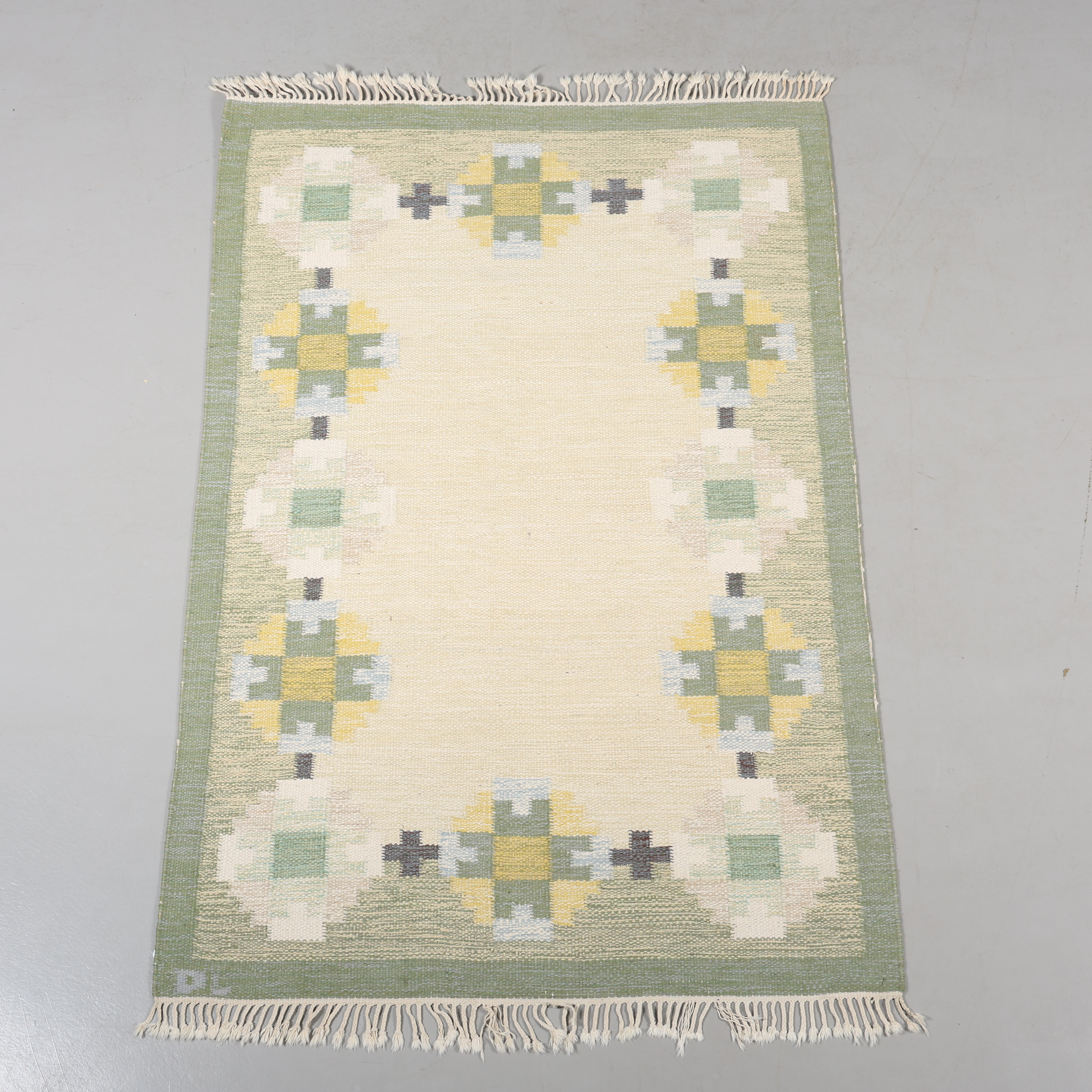 RÖLLAKANMATTA, monogramsignerad DL, 136x199 cm.