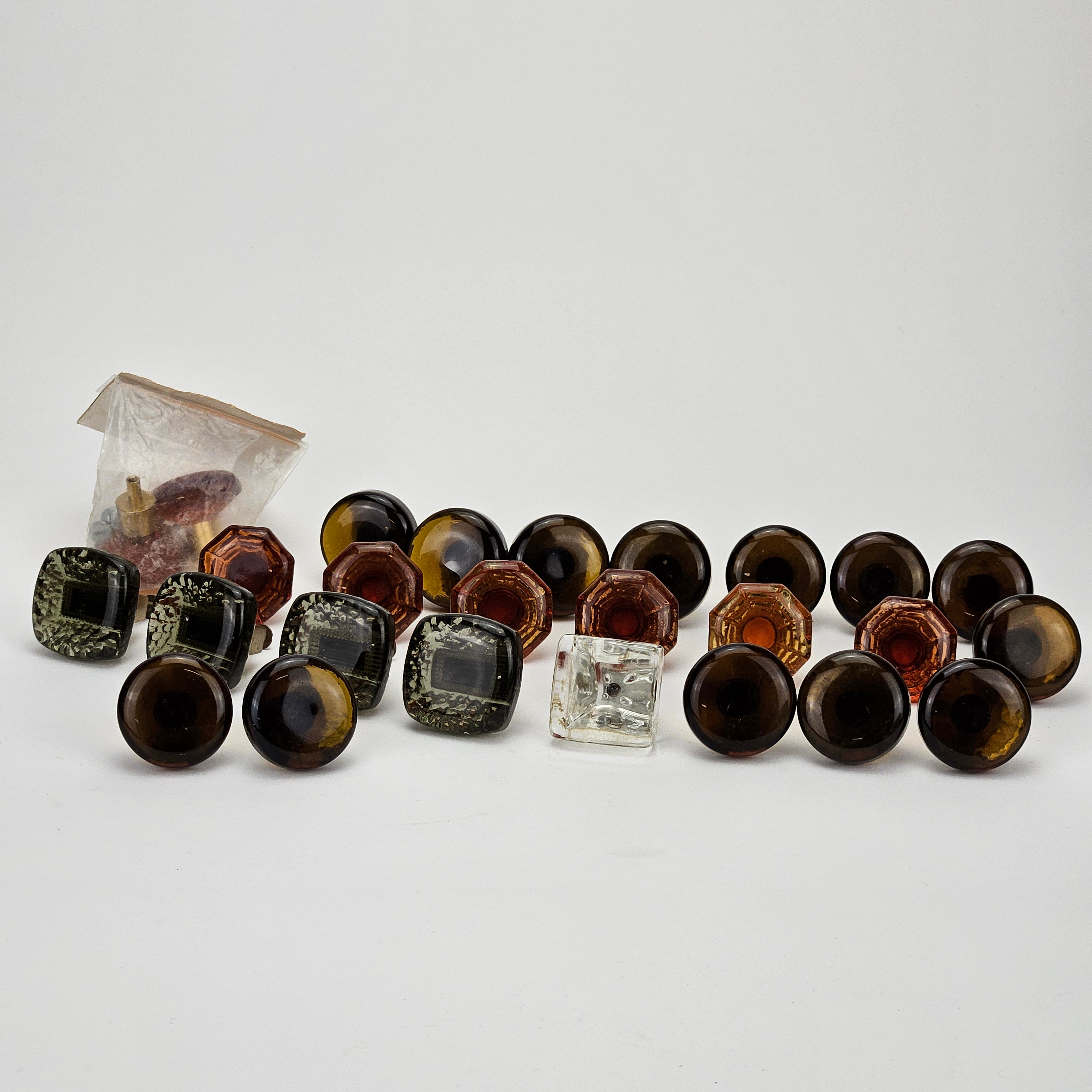 PARTI LÅDKNOPPAR, 24 st, glas, 1900-tal.