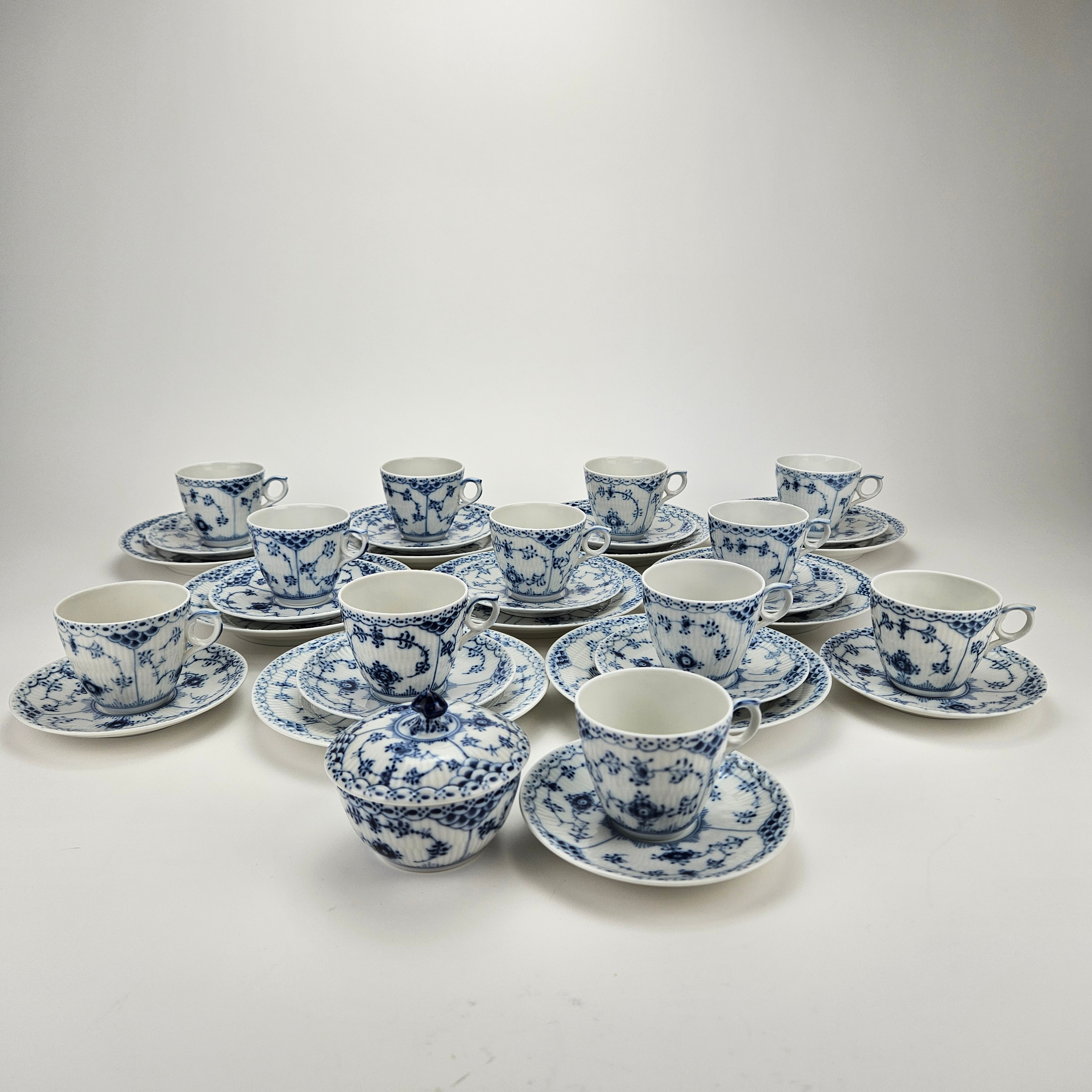 SERVISDELAR, 22 delar, porslin, "Musselmalet", Royal Copenhagen, Danmark.