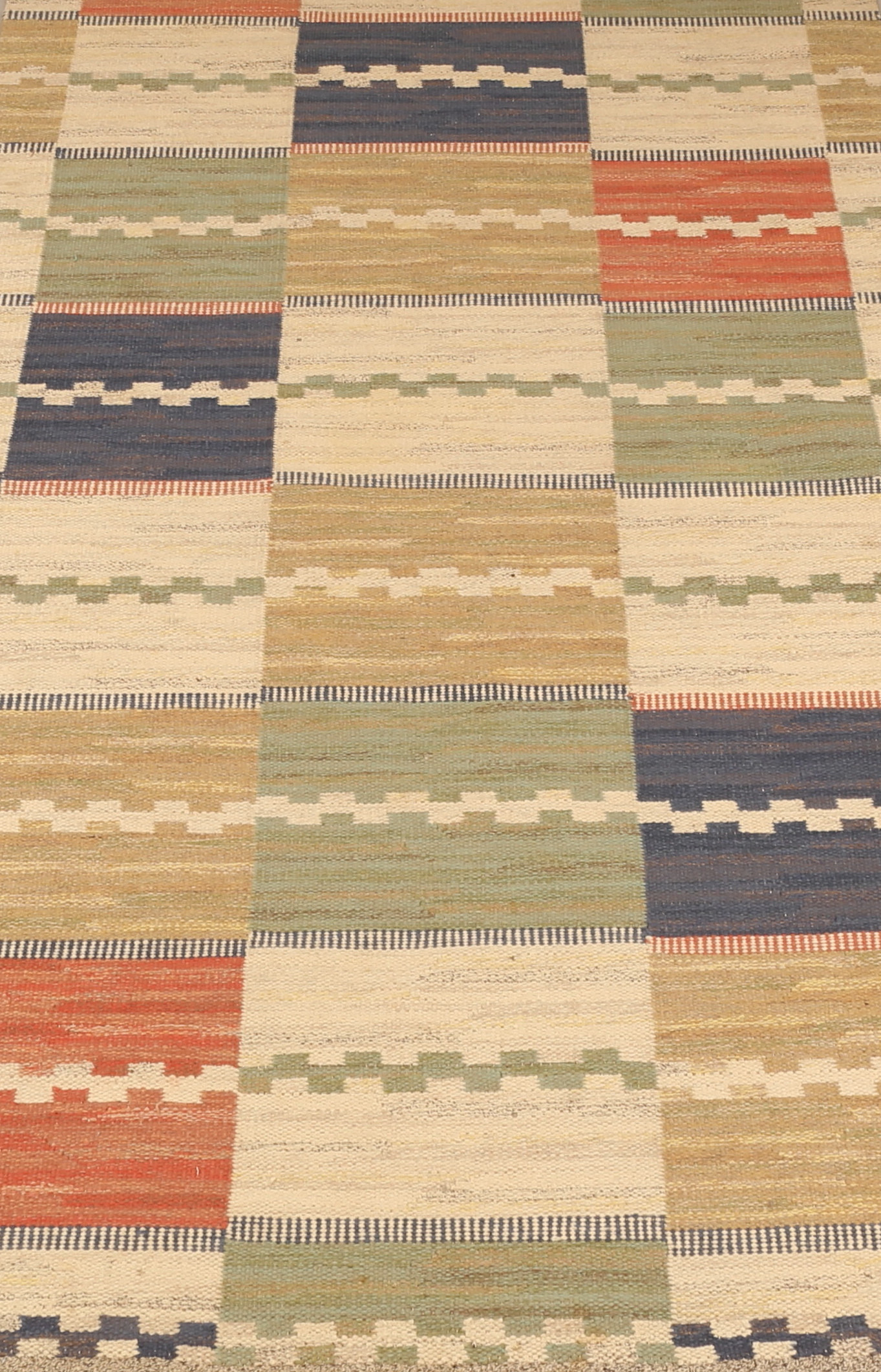 MÄRTA MÅÅS-FJETTERSTRÖM. Matta, rölakan, ”Vita rutmattan", ca 490 x 137 cm formgiven 1933.