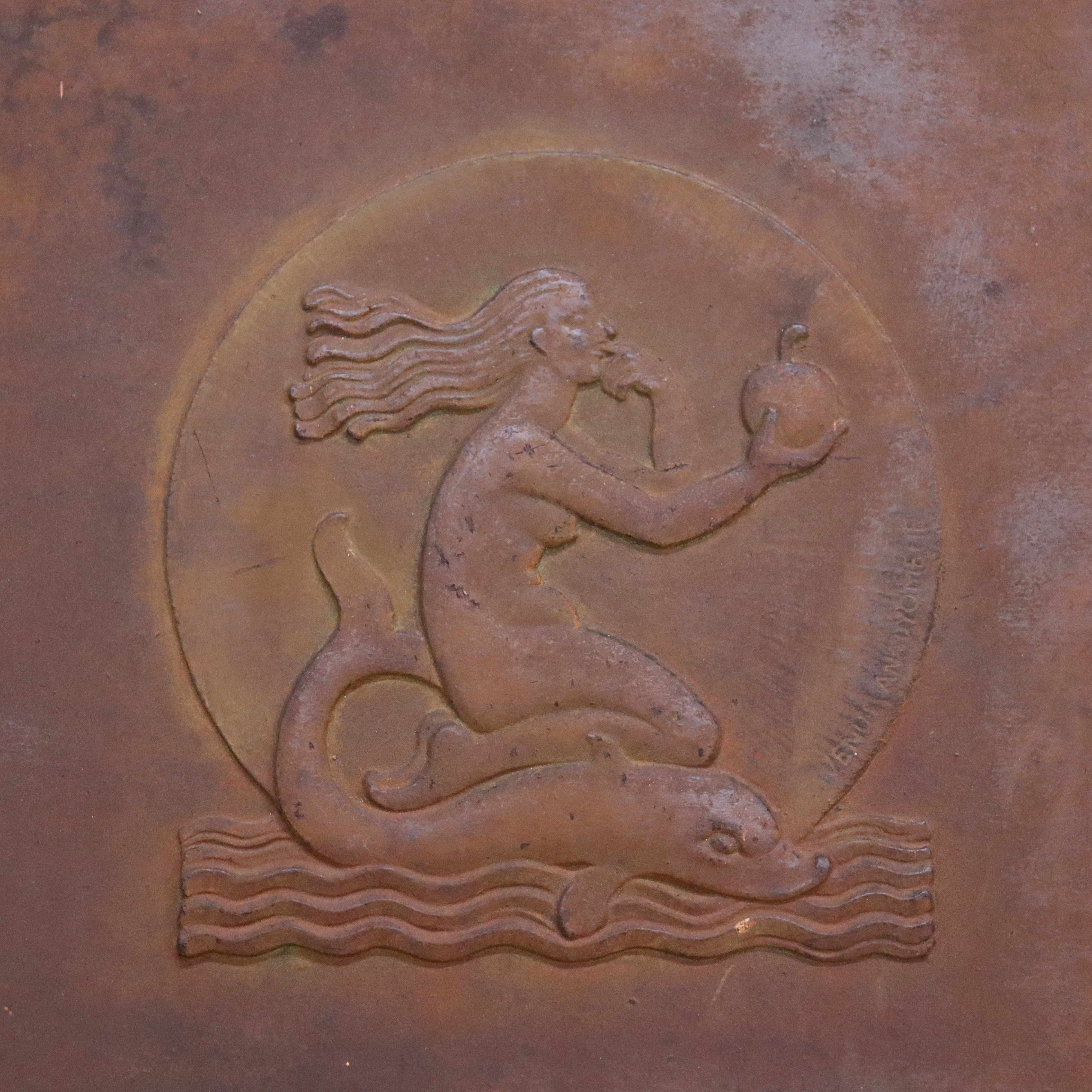 OIDENTIFIERAD KONSTNÄR. "Venus Anadyomene", gjutjärnsplatta med reliefdekor av gudinnan Venus som stiger upp ur havet på en delfin med ett äpple i handen, Swedish Grace.
