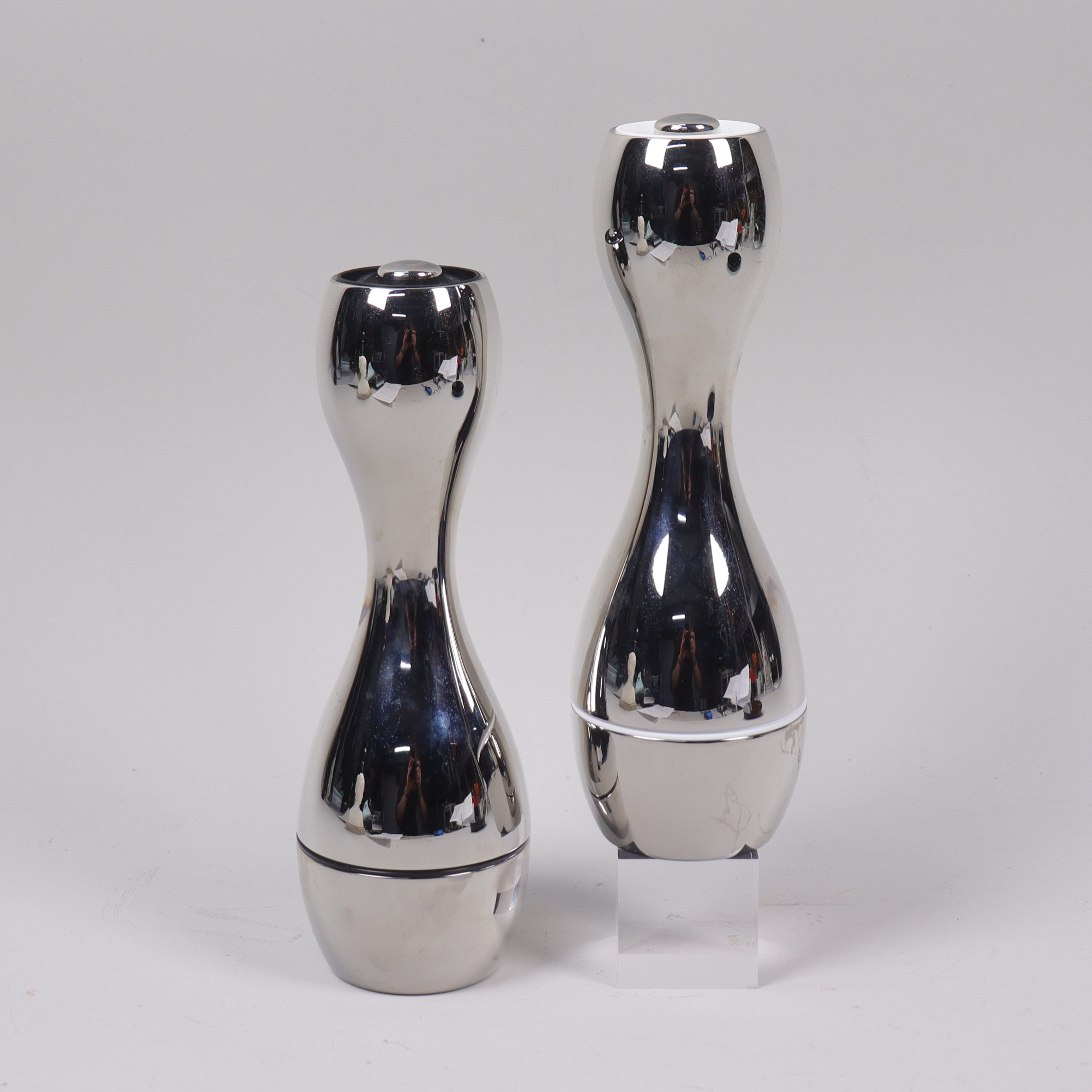CONSTANTIN WORTMANN. för Georg Jensen, "Cobra", salt -/pepparkvarnar, 1 par.