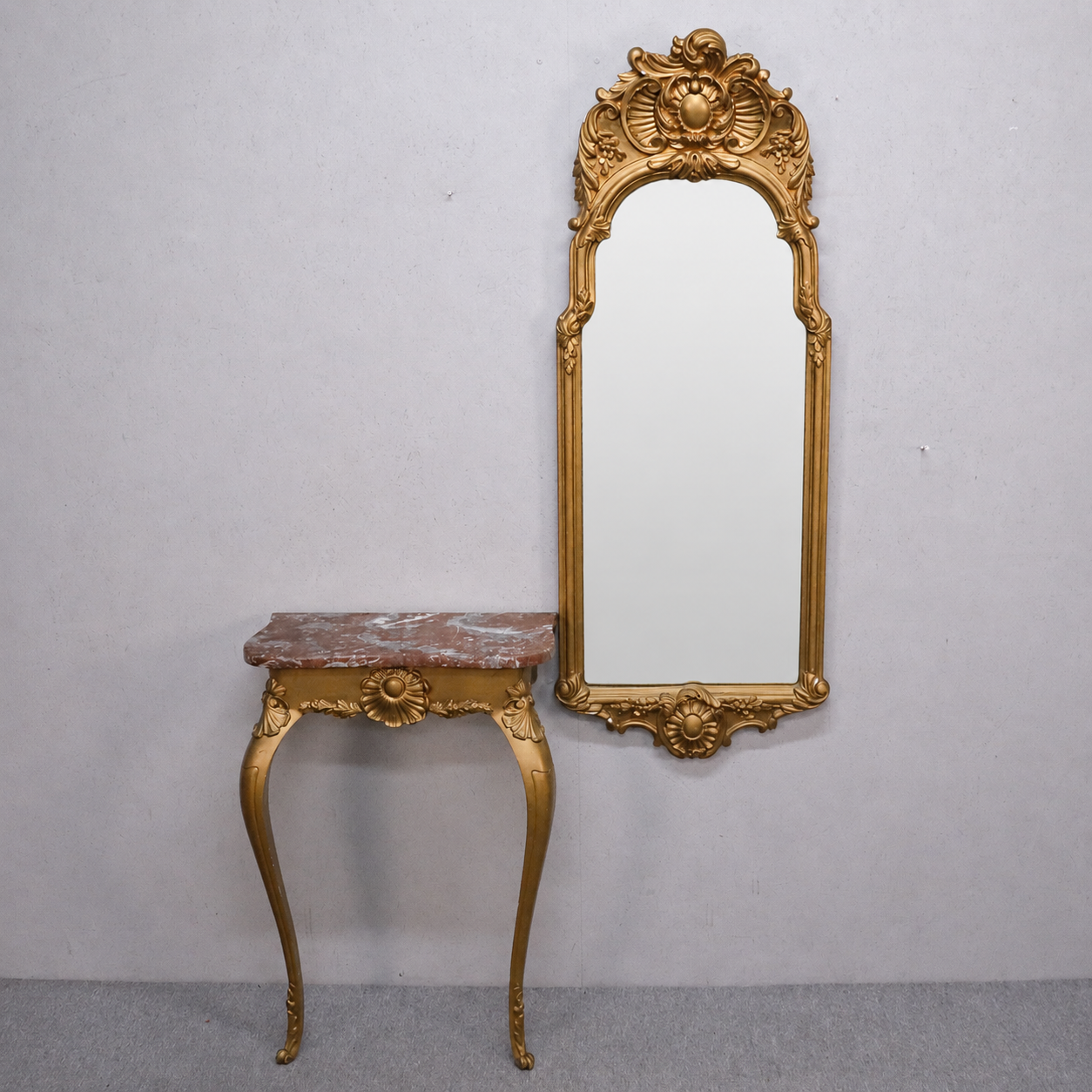 SPEGEL samt KONSOLBORD, rokokostil, 1900-talets mitt.