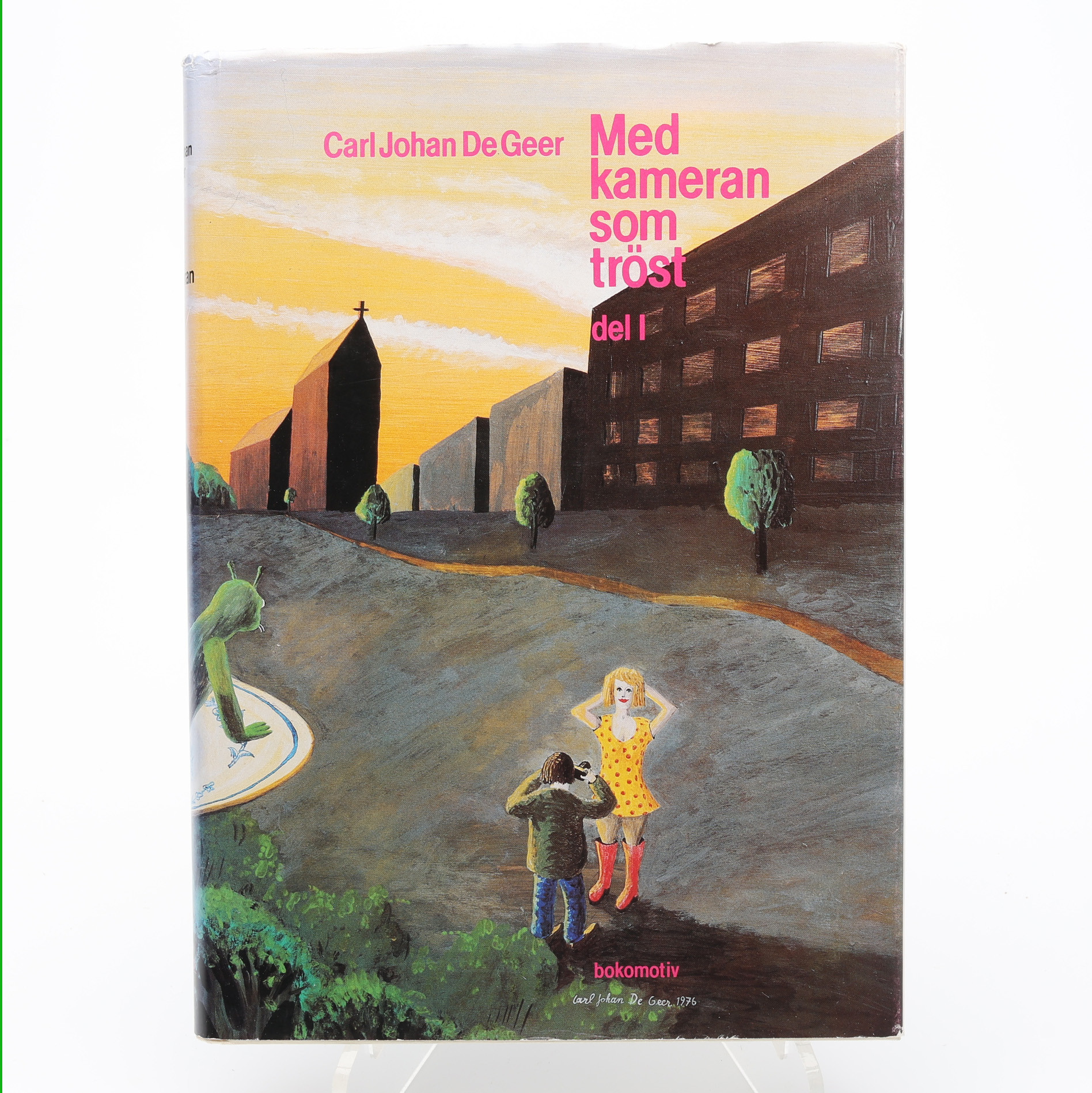 FOTO. CARL JOHAN DE GEERS MED KAMERAN SOM TRÖST DEL 1. 1980.