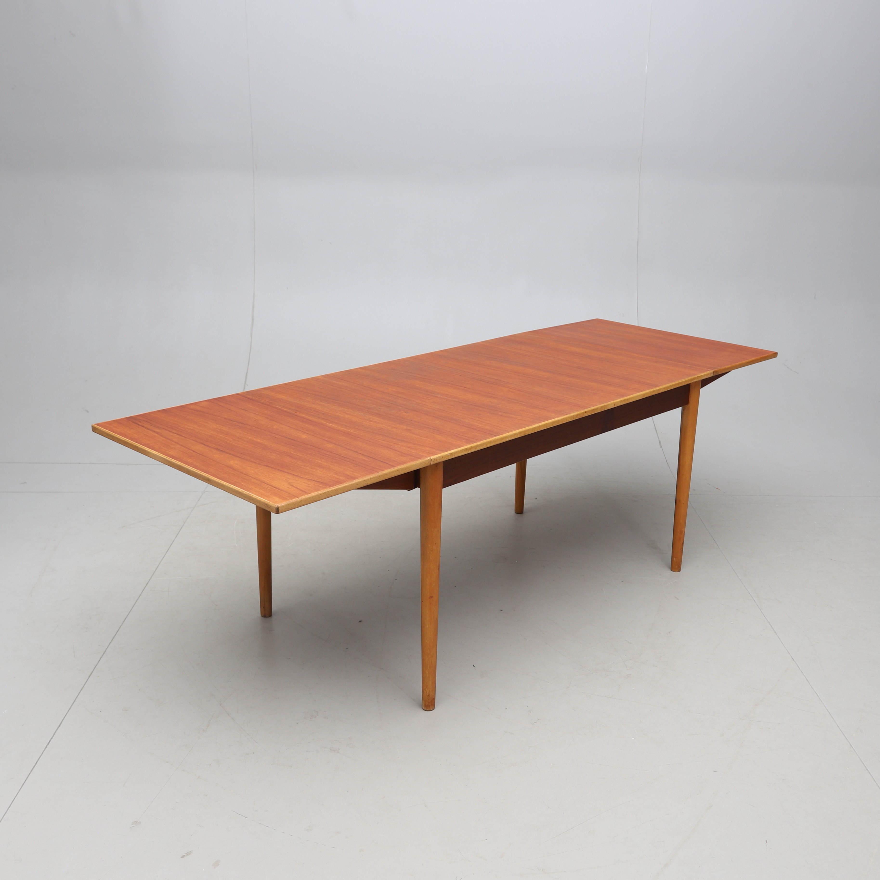 NILS JONSSON. Matbord med lådor, teak, "Sika", Bra Bohag, Hugo Troeds, Bjärnum, 1950/1960-tal.