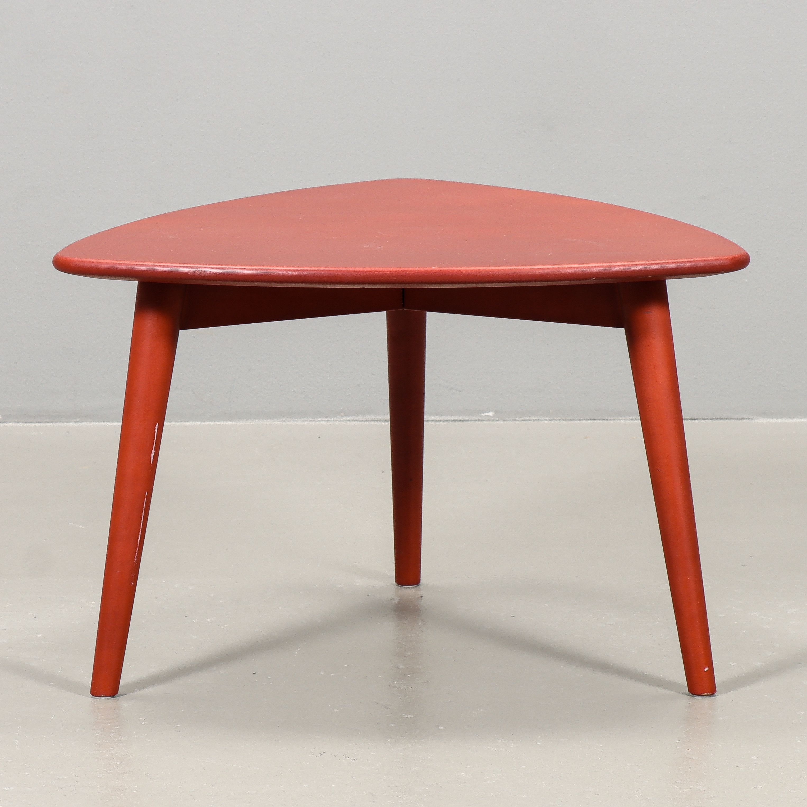 MARIT STIGSDOTTER. Sidobord "Yngve" Rödbetsad björk, Stolab, 2014.