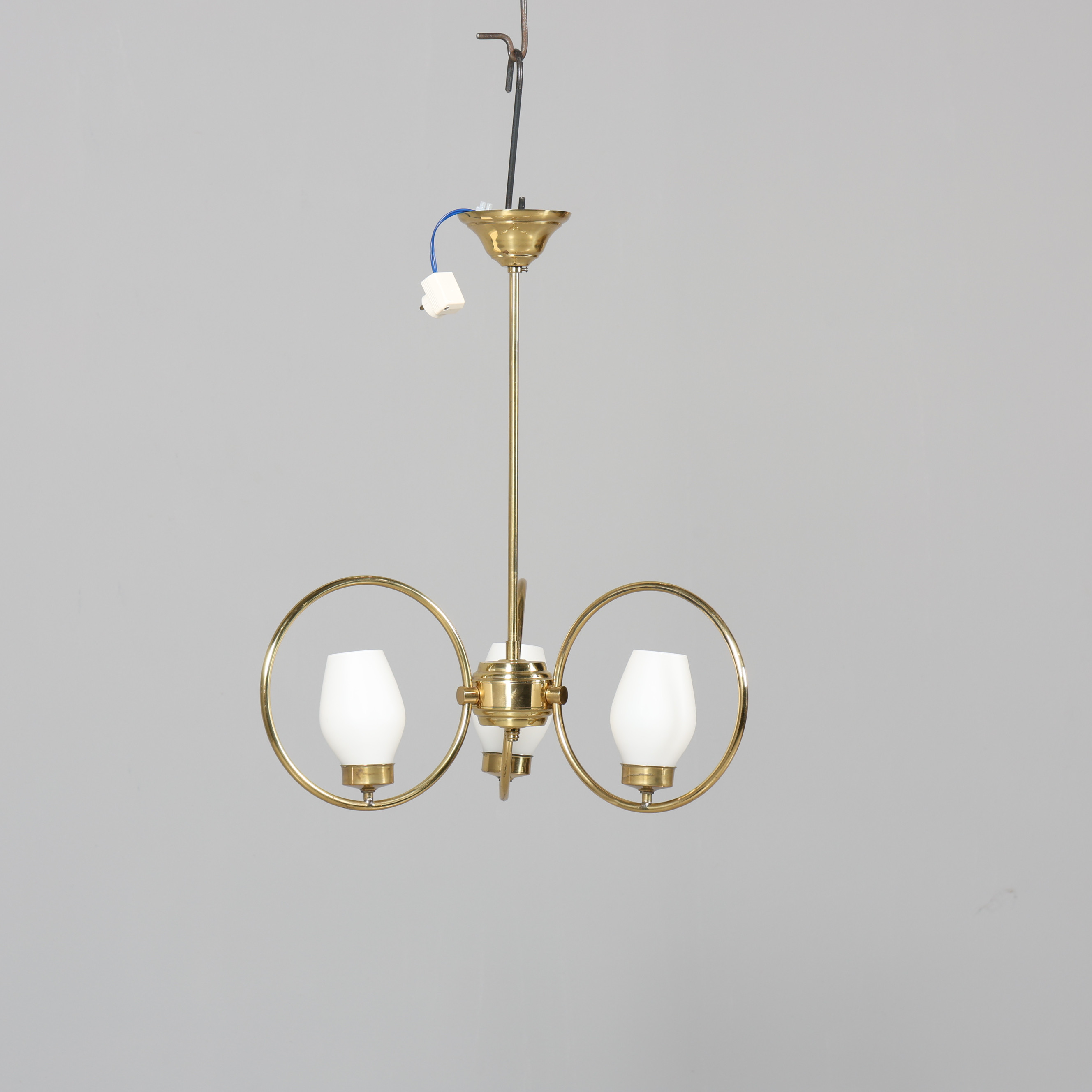 TAKLAMPA, mässing och glas, 1900-talets mitt.
